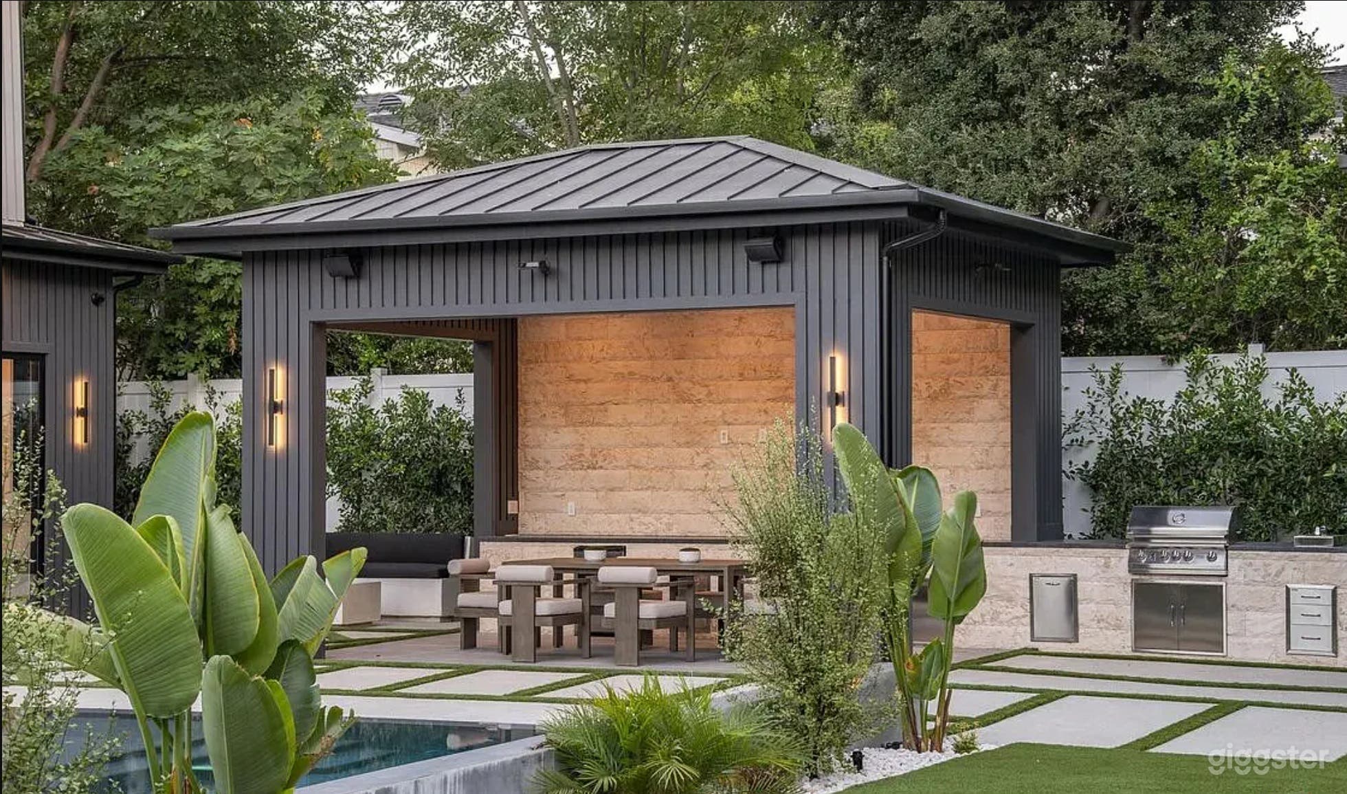 ULTRA-LUXE MODERN ESTATE W/ COURT, SPA & SCREENING Photo 4