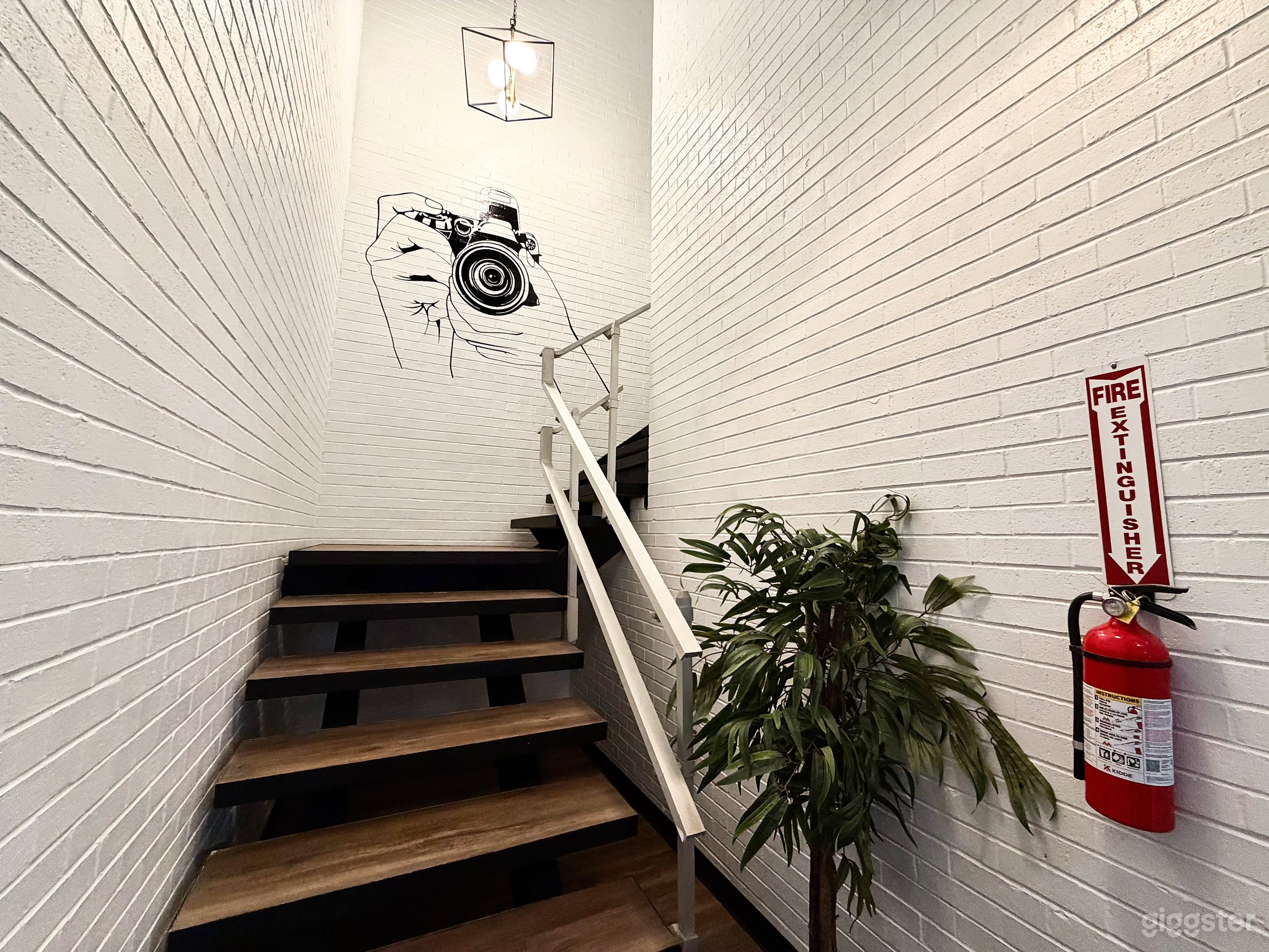 Bright Loft - Style Creative Studio Photo 4