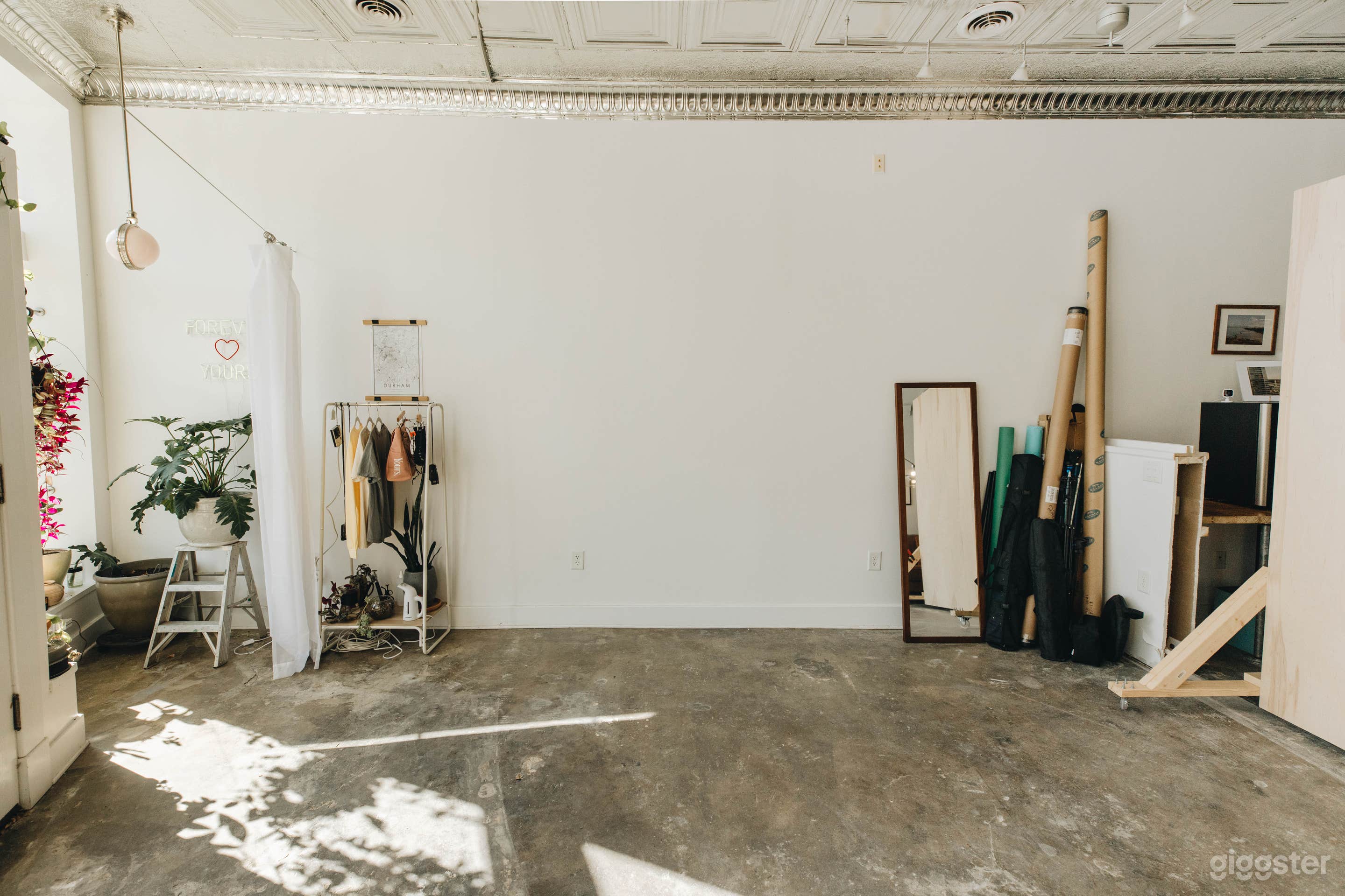 Downtown Natural Light Studio Photo 3