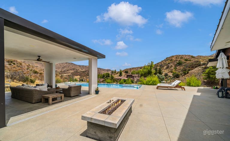   RUSTIC-MODERN 2-STORY HOUSE/POOL 