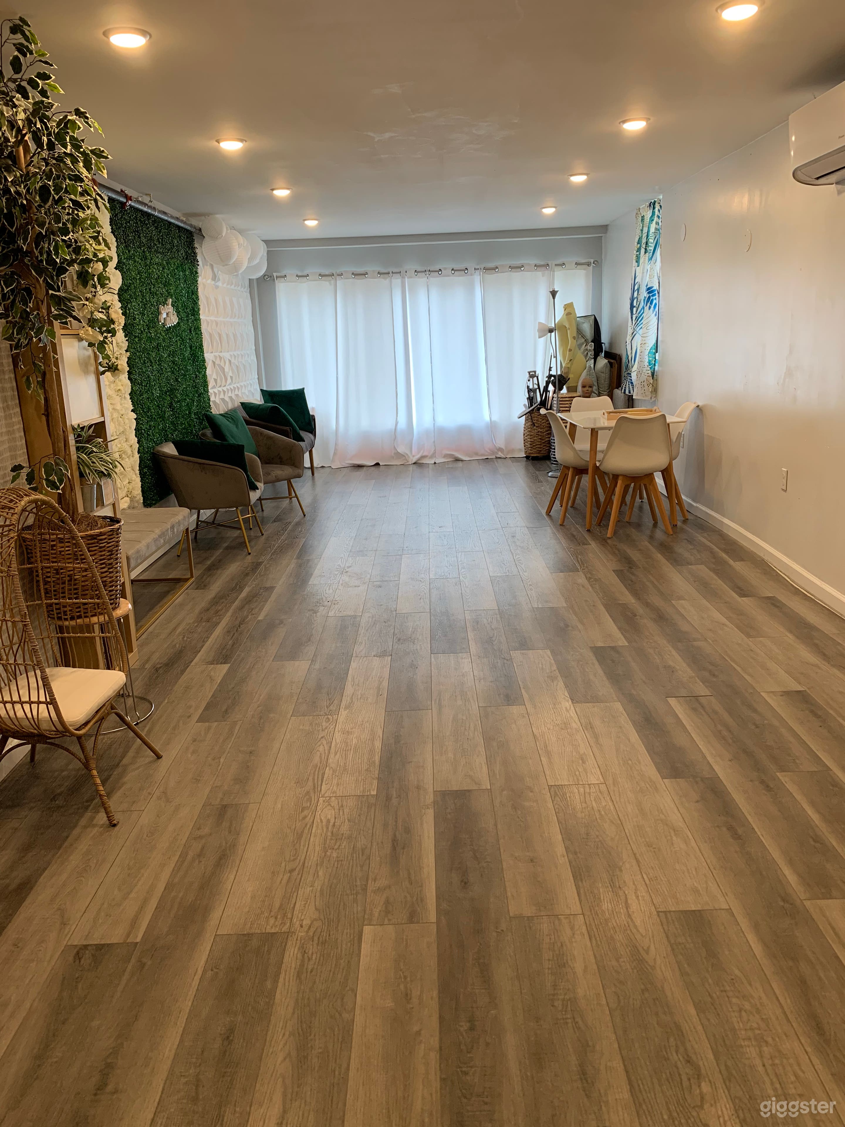 Company House, a quiet, private, urban oasis. Photo 3