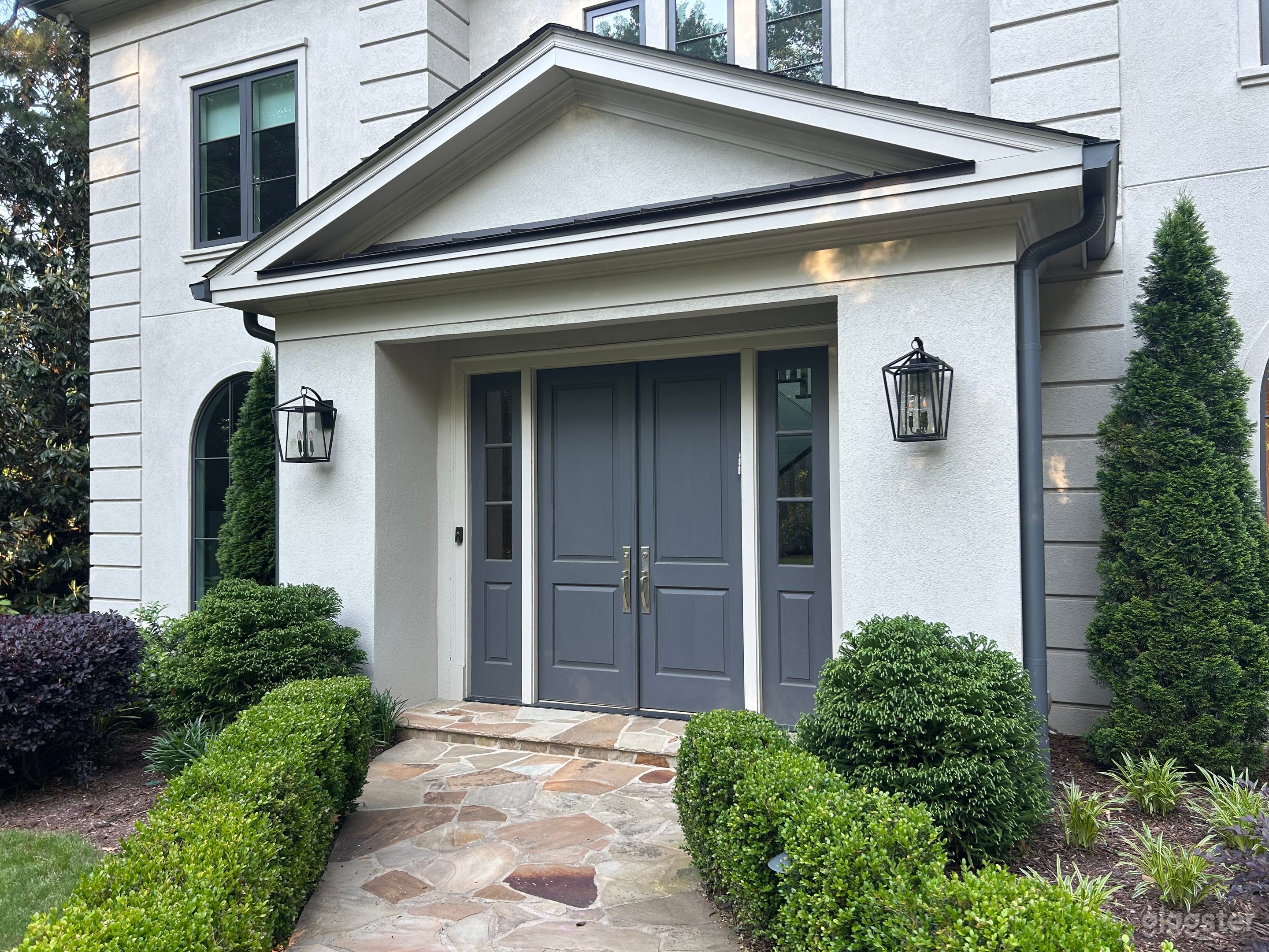 Adaptable Contemporary Stunner Photo 4