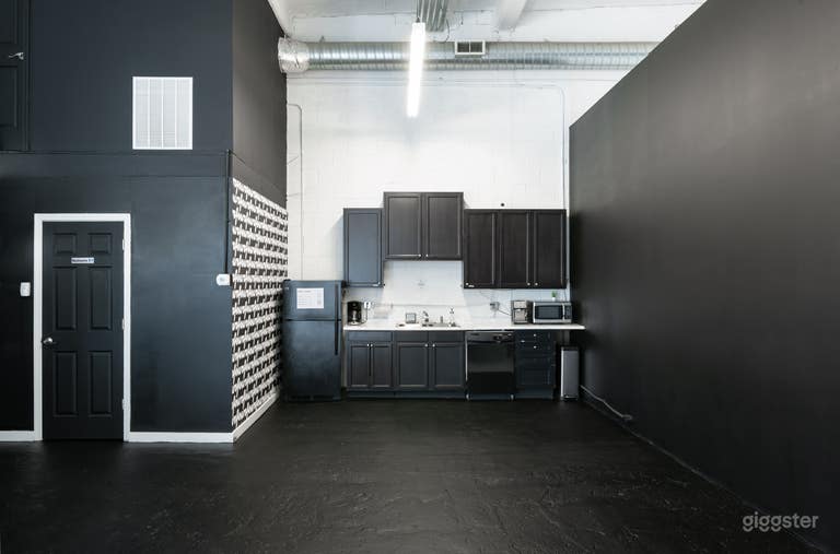  Flexible White Production Studio Space  