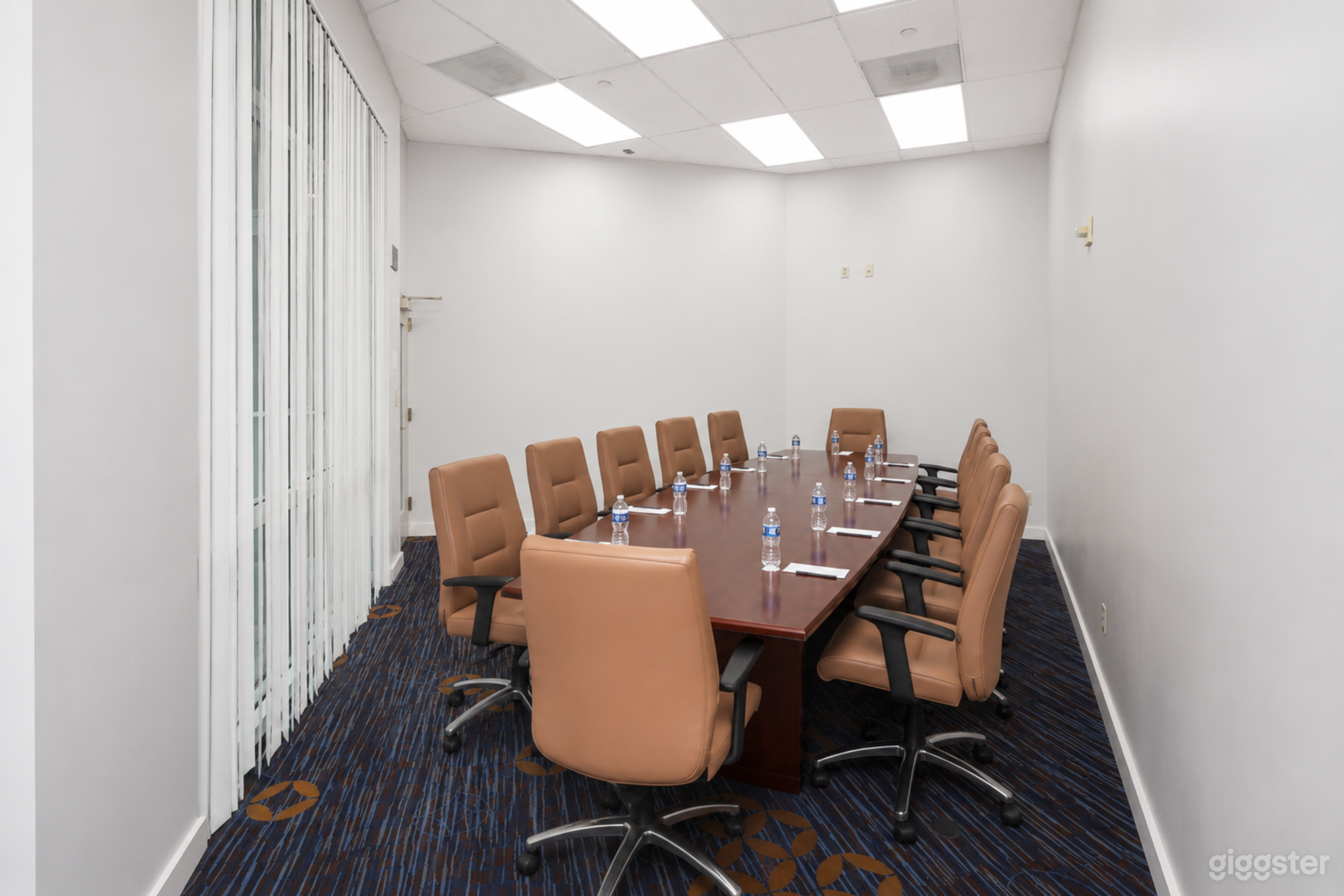 Elegant Courtyard Meeting Rooms for Meetings & Events Photo 4