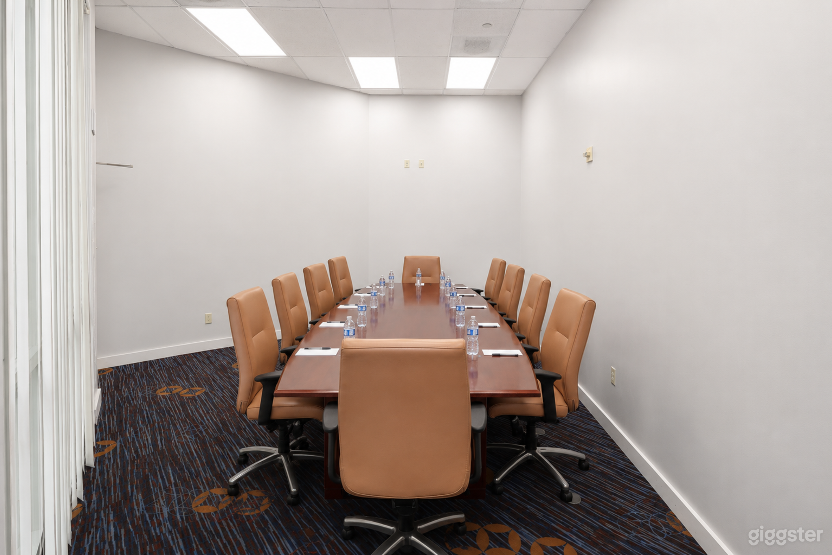 Elegant Courtyard Meeting Rooms for Meetings & Events Photo 3