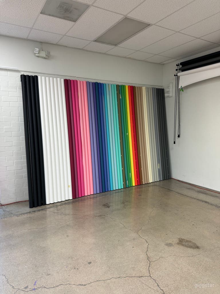  Seamless backdrop colors Filming, Production, Fitness, Green Screen, Workout Video, Daylight, Documentary, Rehearsal Dinner, Networking Event, Job Fair, Influencer Events, Memorial, Career Expo, Trade Show, Company Party, Ballroom, Fundraising Event 