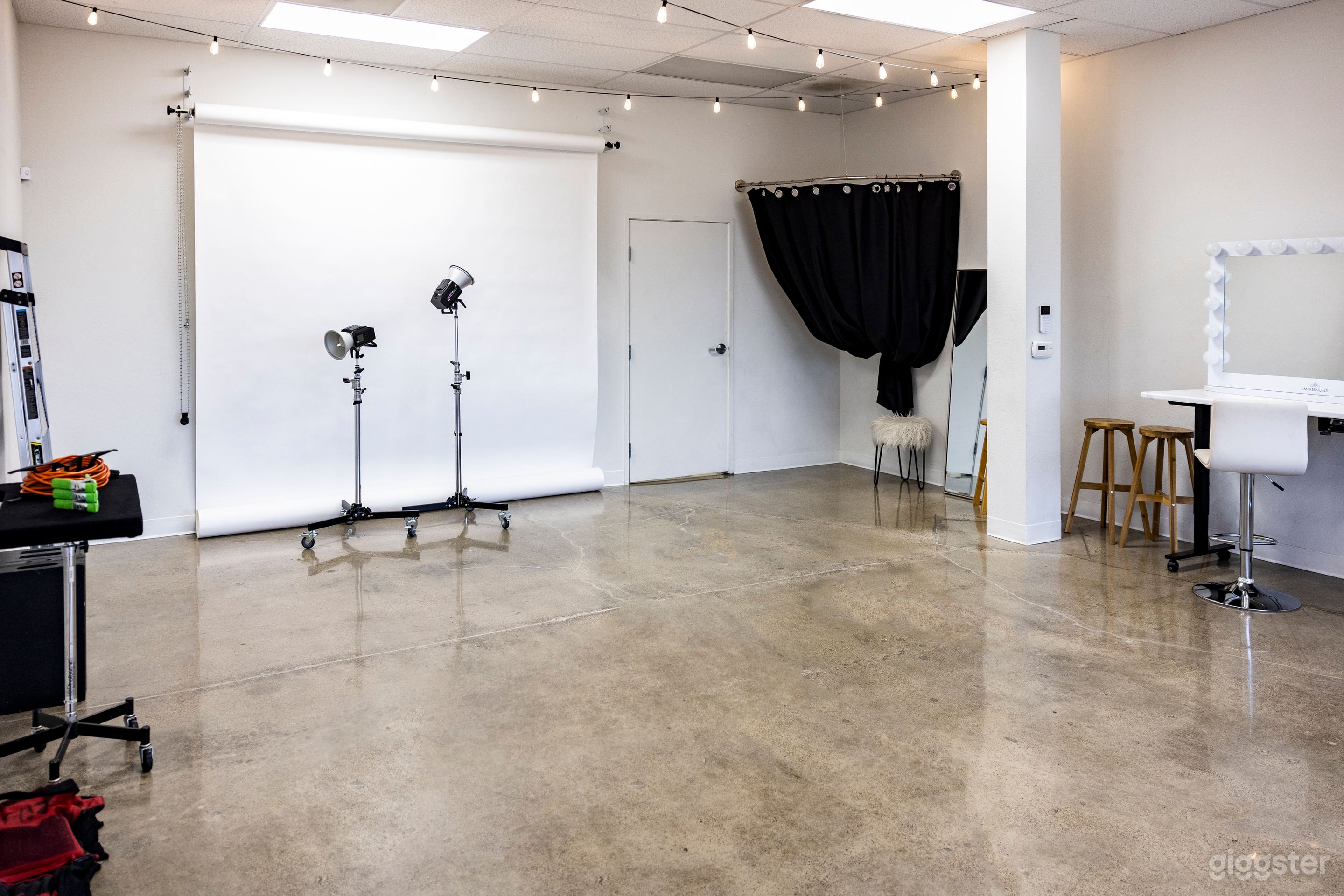 Orange County 600 sq ft Studio Photo 4