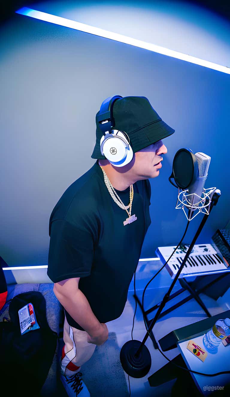  Colorful & Creative Multiset Studio in Miami 