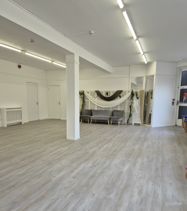  Salle de réunion moderne pour réunions et événements 