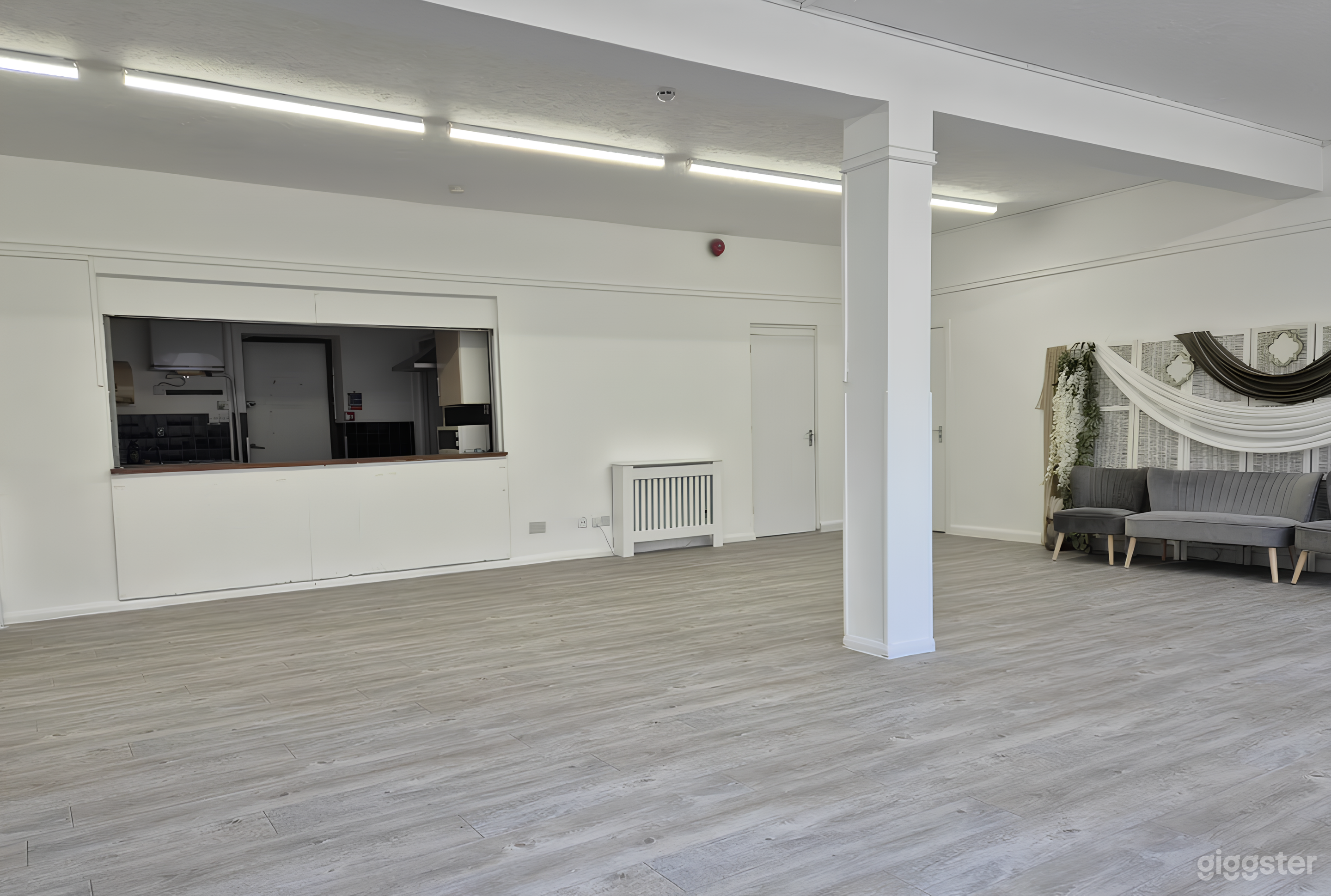 Modern Meeting Room for Meetings and Functions Photo 1