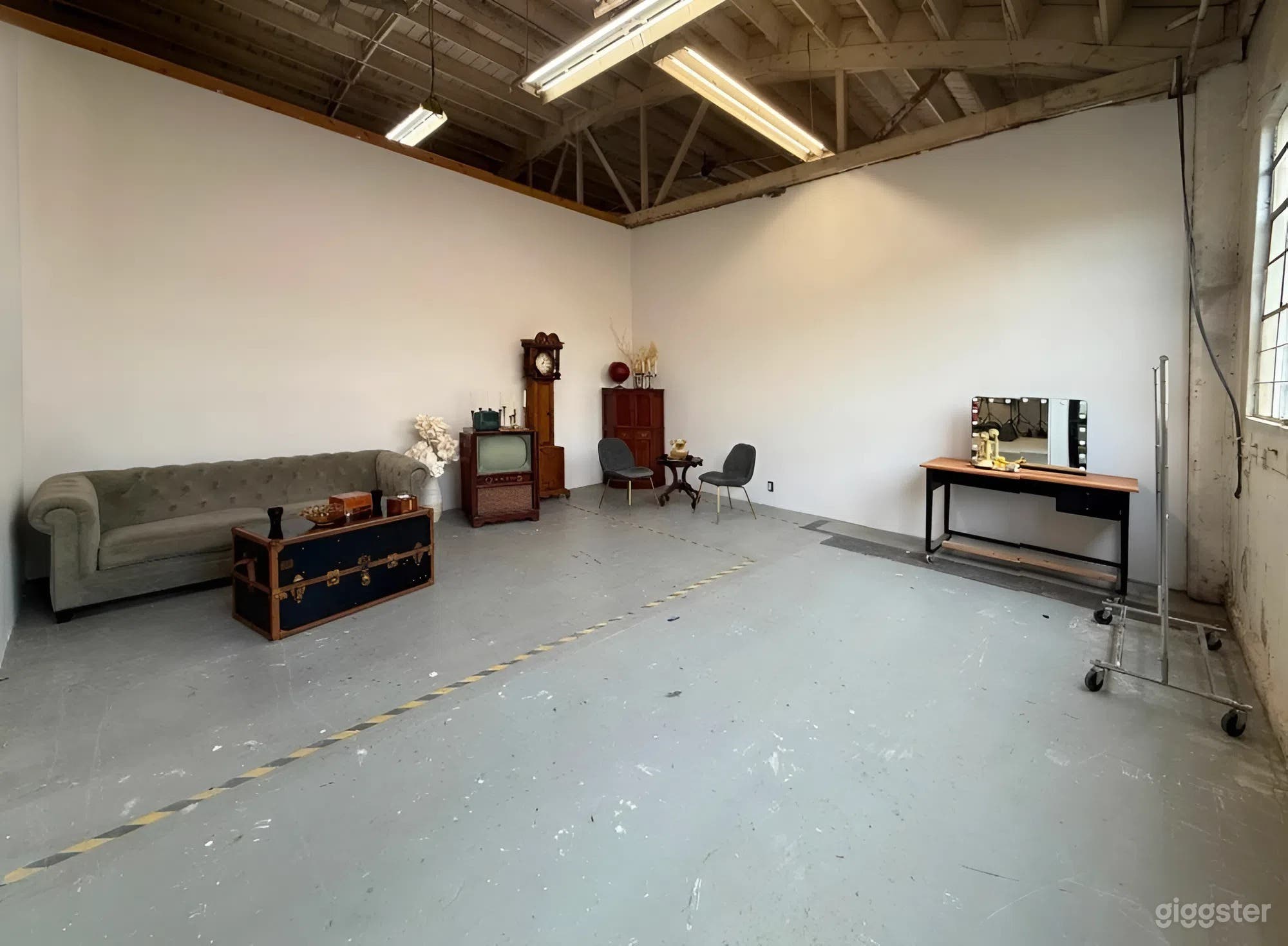 Bright Industrial Daylight Studio with Warehouse Windows Photo 4