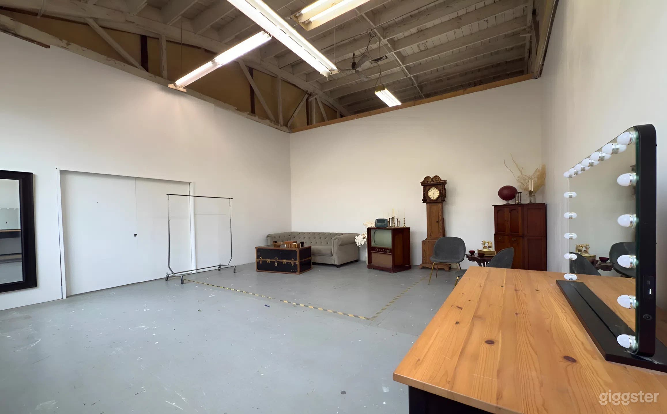 Bright Industrial Daylight Studio with Warehouse Windows Photo 3