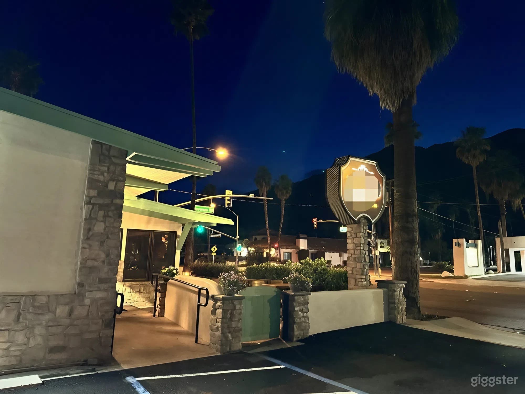 Stylish Italian Dinner Venue with Lounge, Patio & Live Music Photo 1