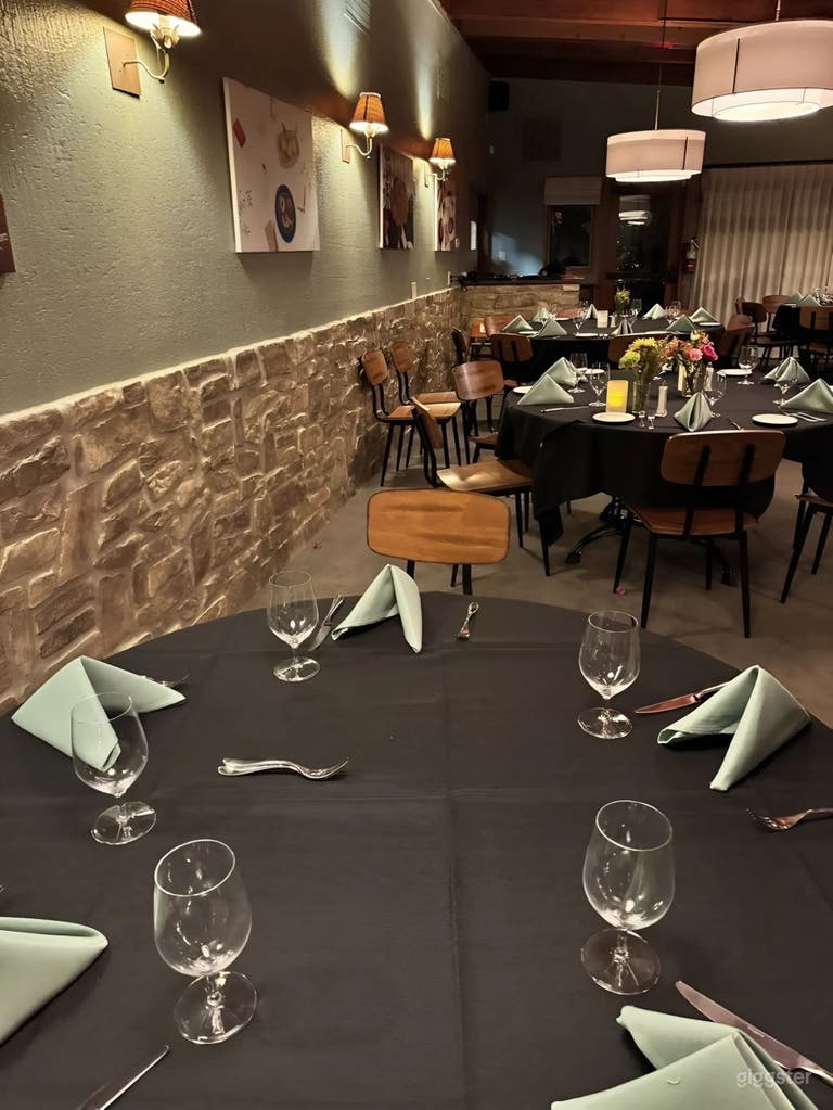  Stylish Italian Dinner Venue with Lounge, Patio & Live Music 