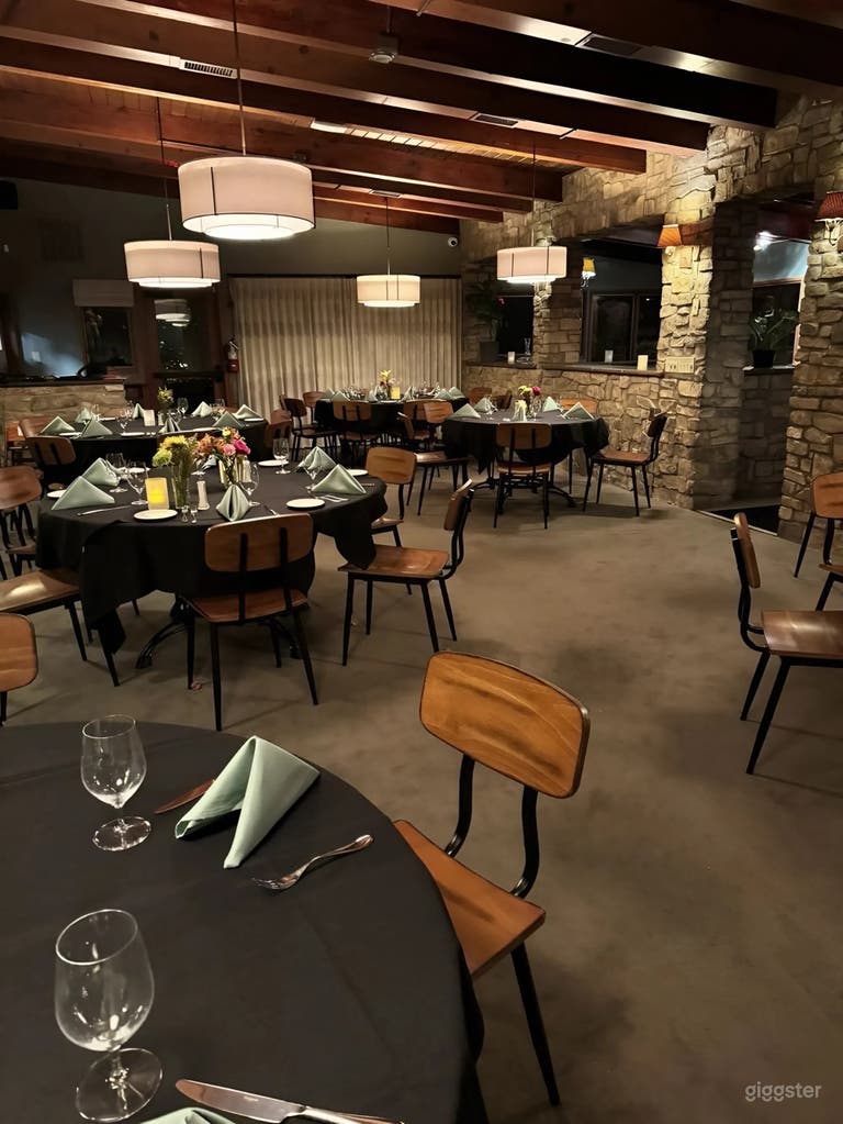  Stylish Italian Dinner Venue with Lounge, Patio & Live Music 