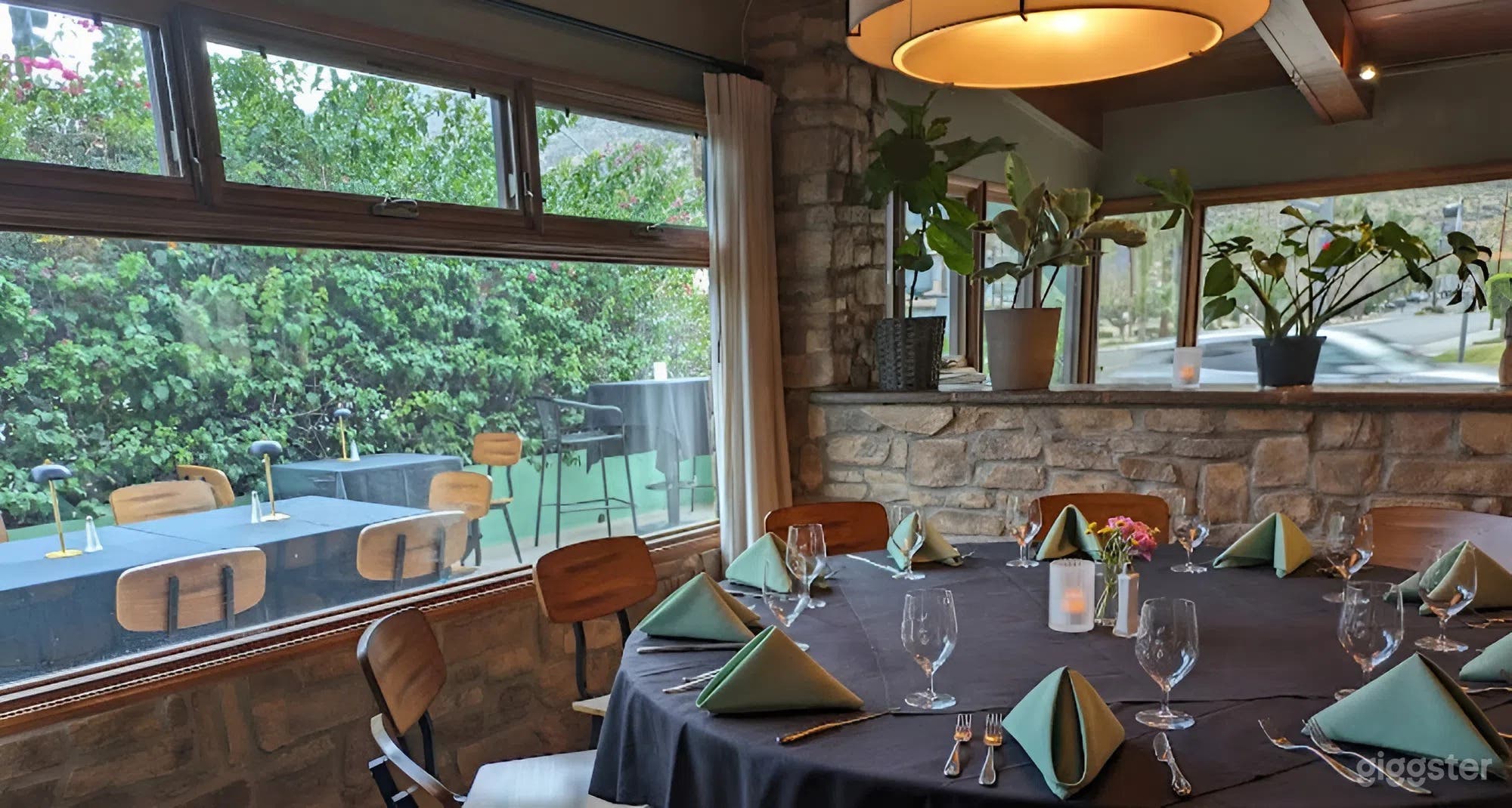 Stylish Italian Dinner Venue with Lounge, Patio & Live Music Photo 2