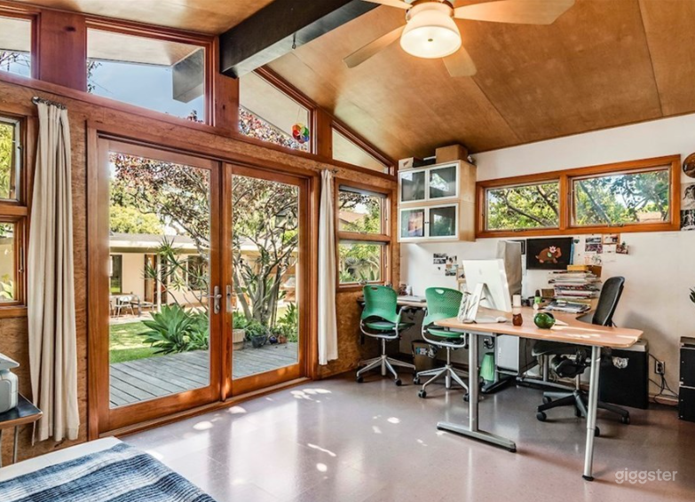 Light flooded casita office Photo 2