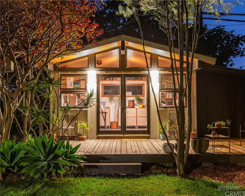 Light flooded casita office Photo 1