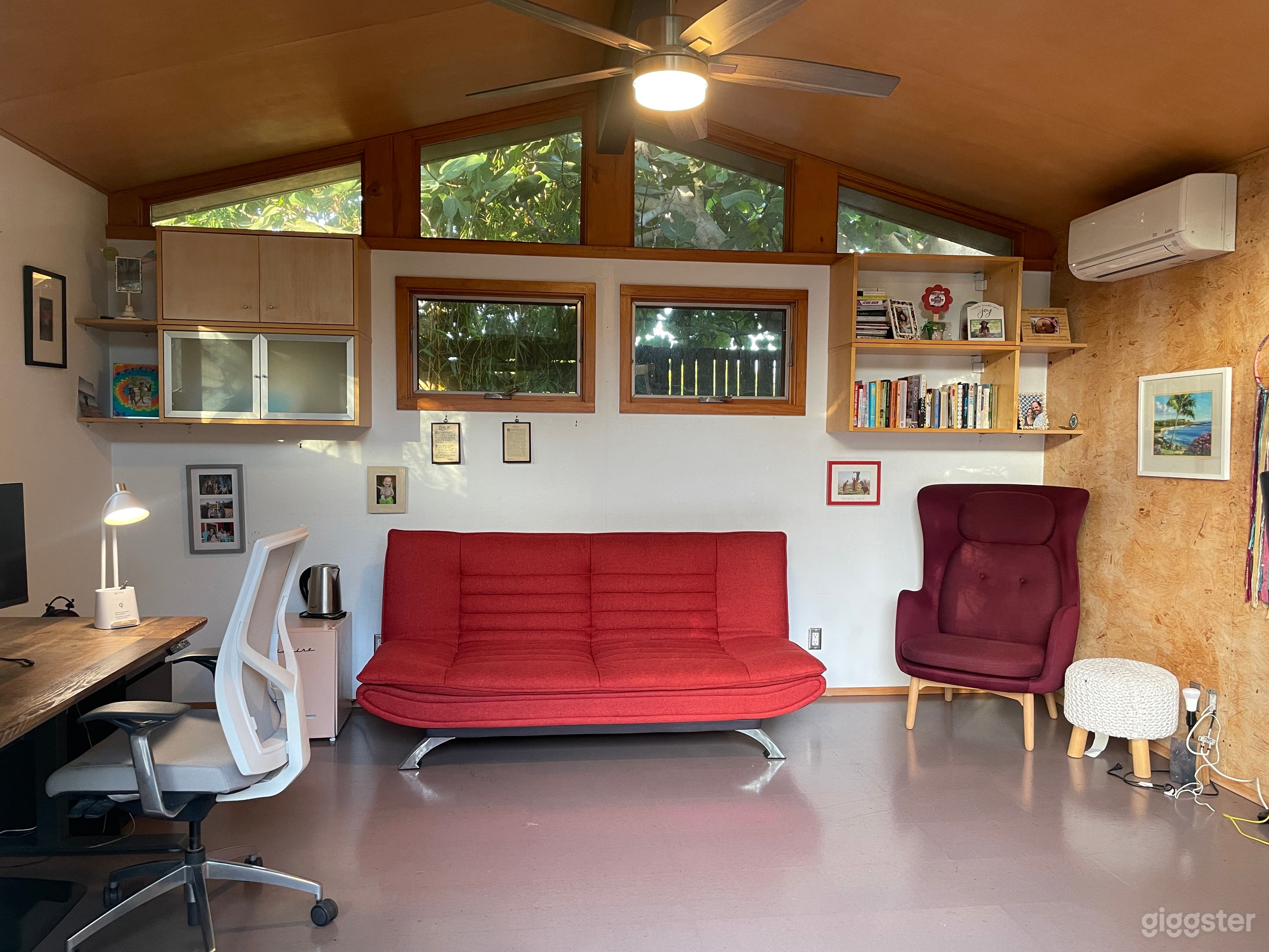 Light flooded casita office Photo 3