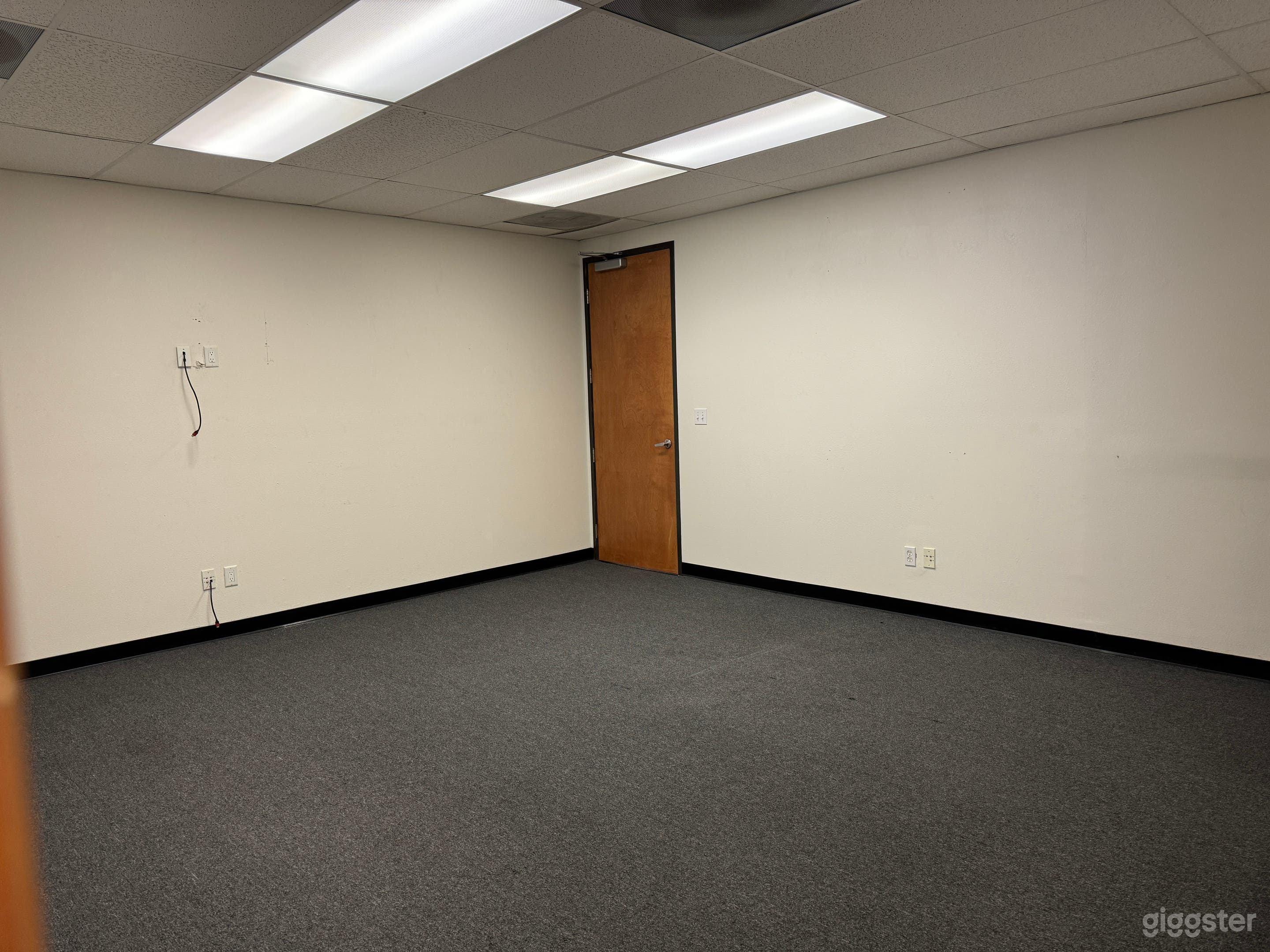 Office/ Warehouse/ Board Game store Photo 3