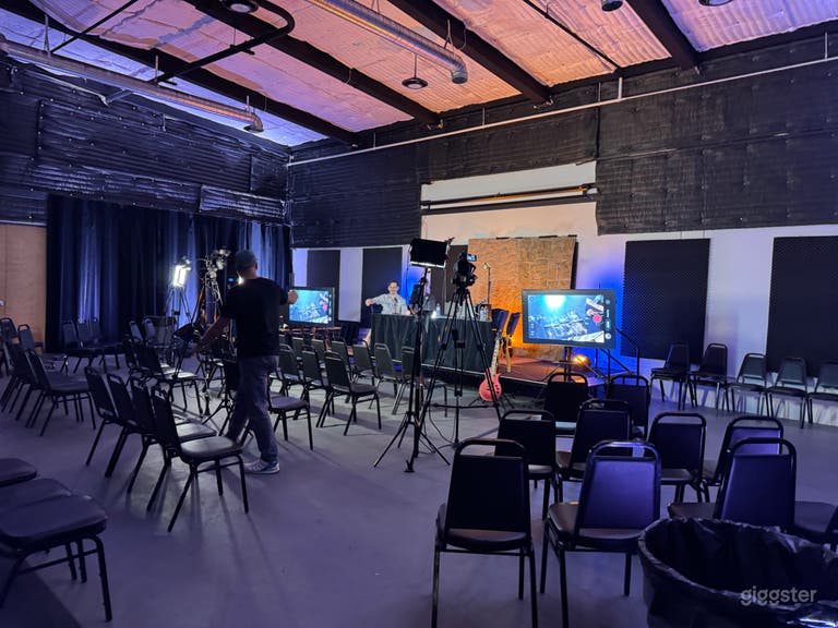  Salle de projection / studio / magasin de jeux de société 