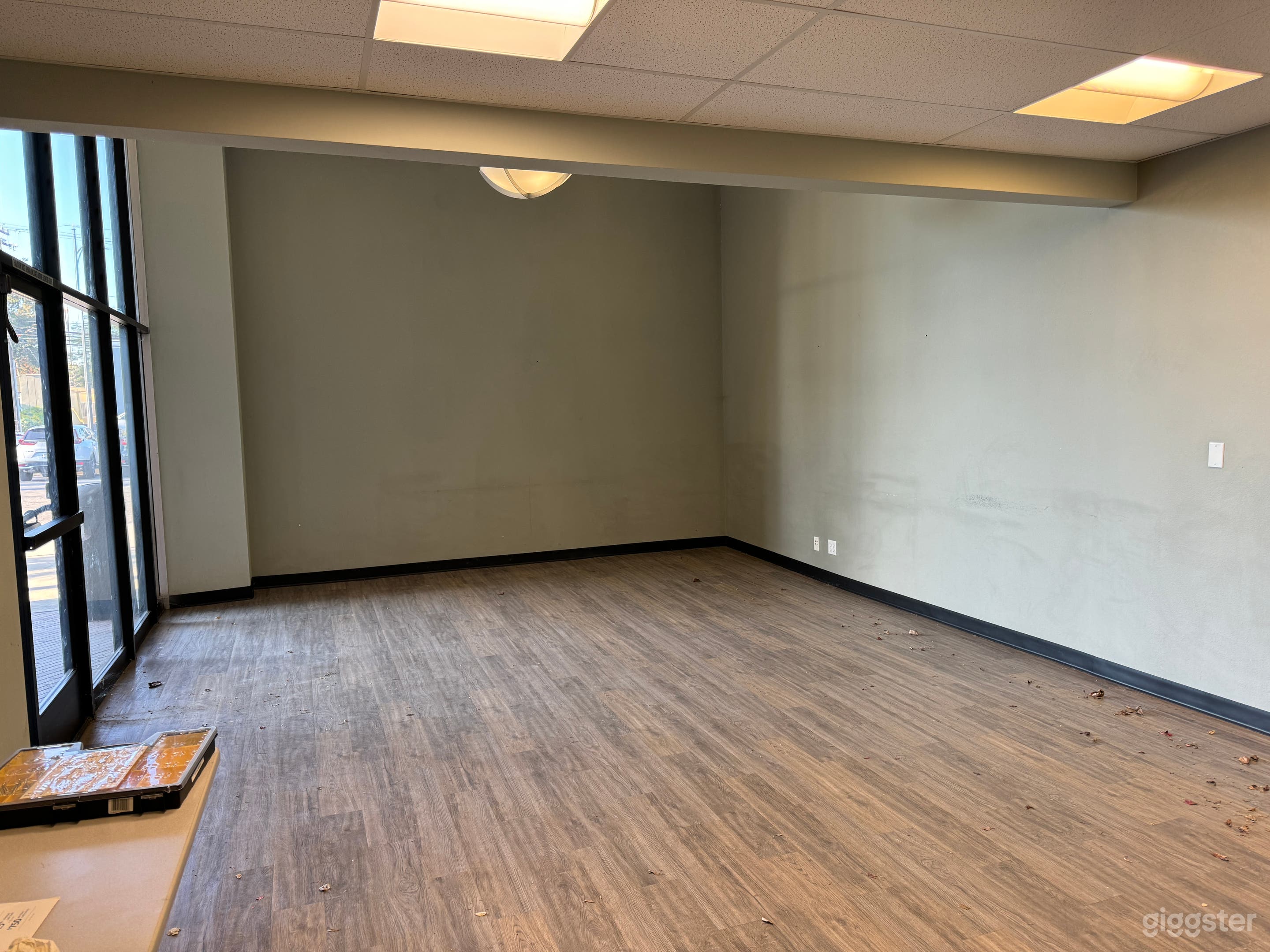 Office/ Warehouse/ Board Game store Photo 1