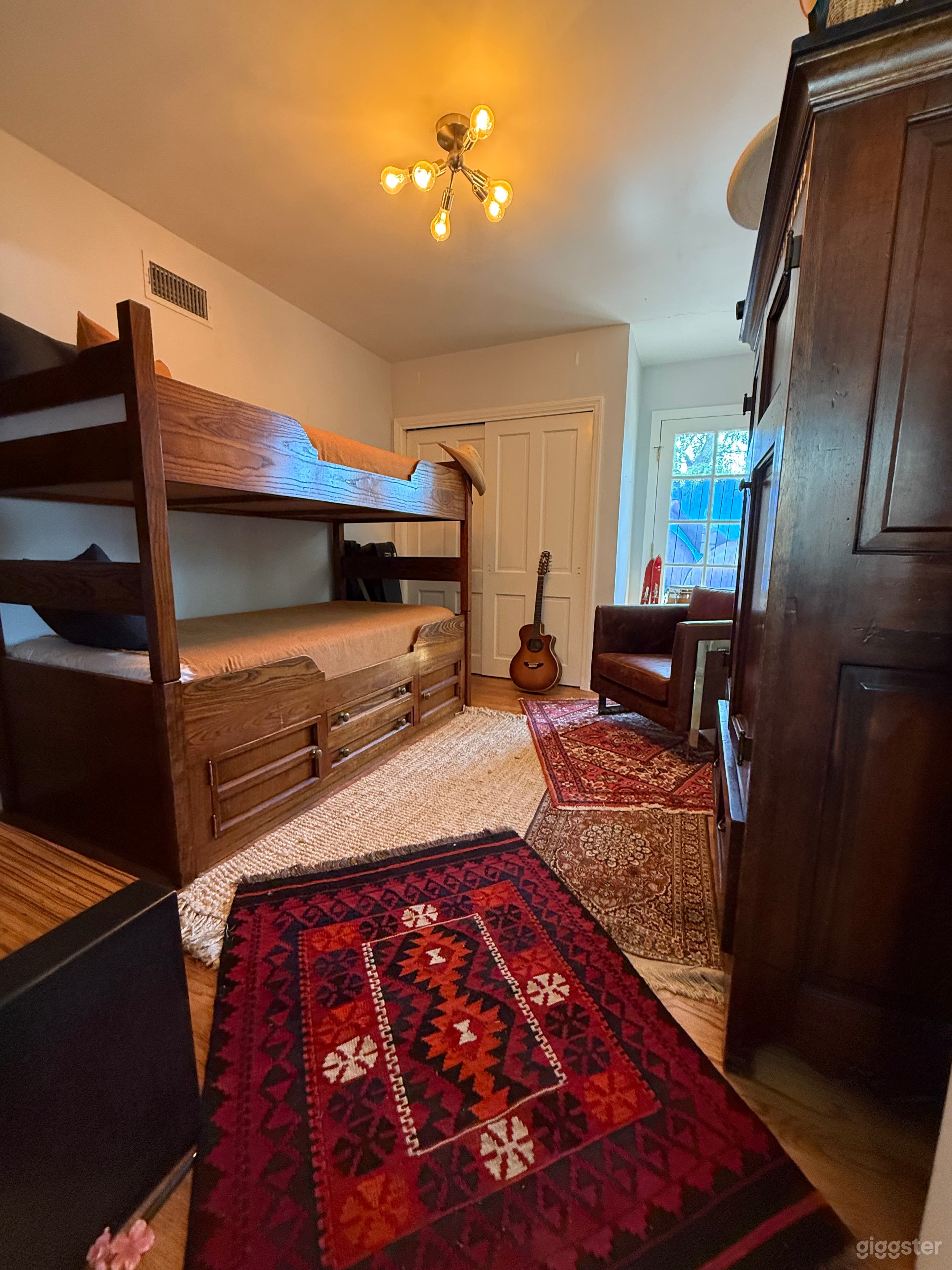 Mountain top ranch home in nature setting Photo 4