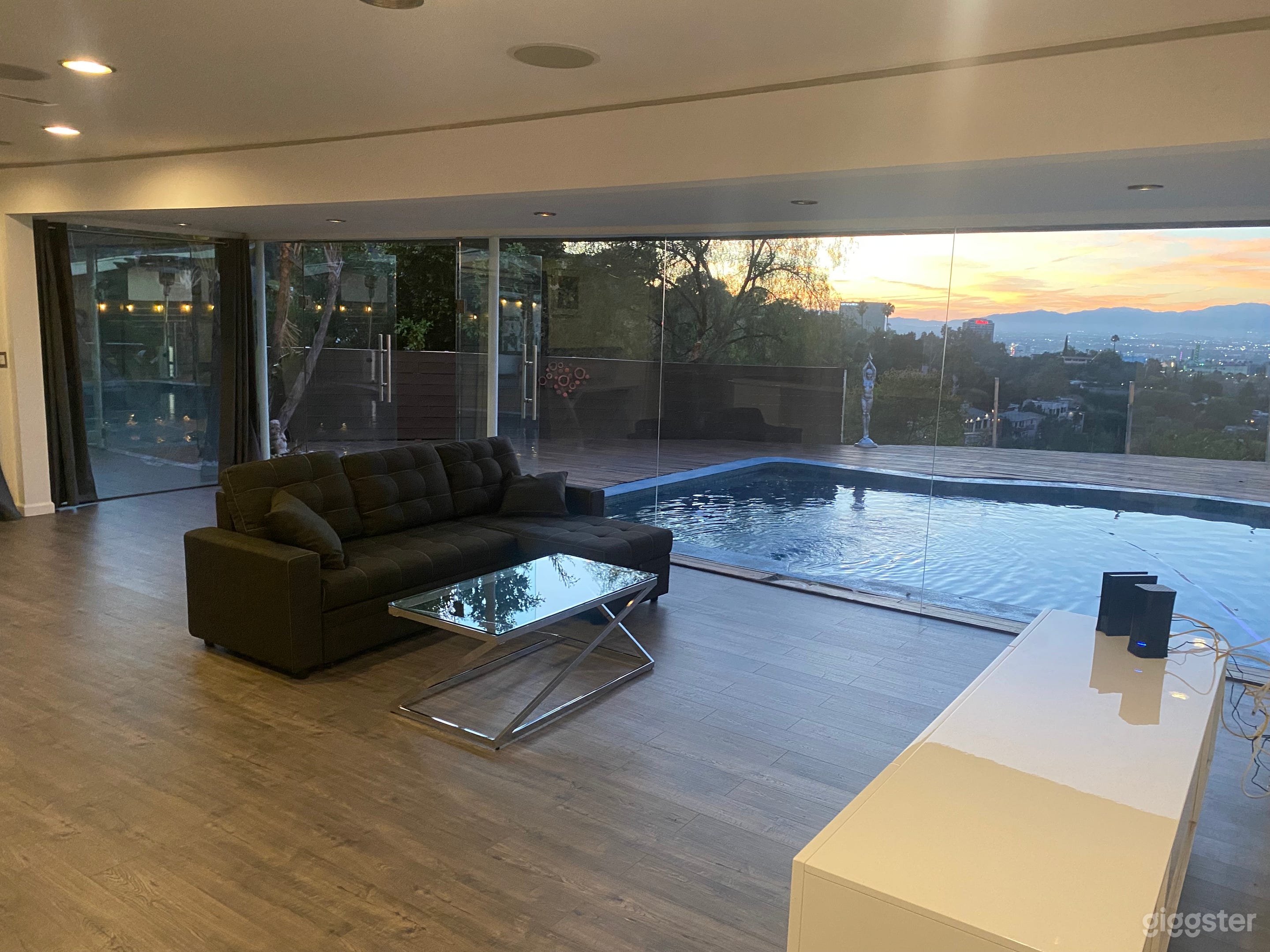 Hollywood Hills Villa Photo 4