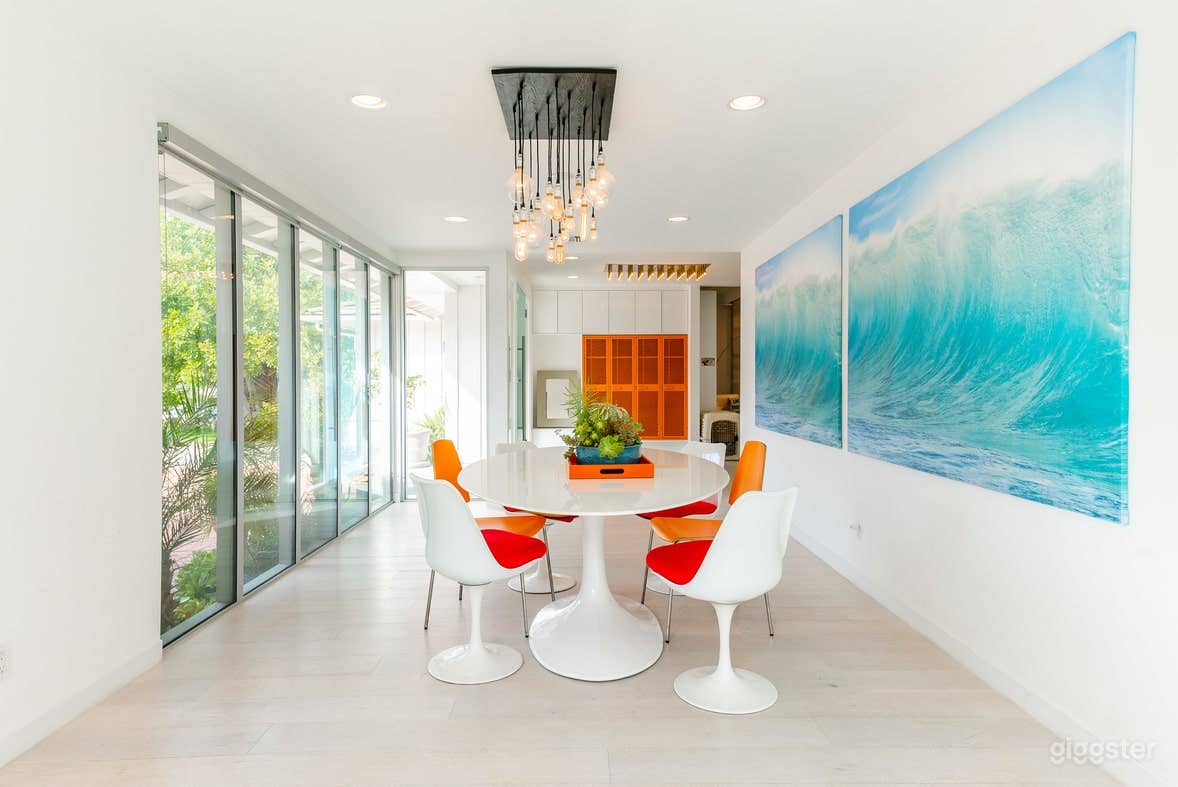 Beautiful Mid-Century Modern house with pool Photo 3