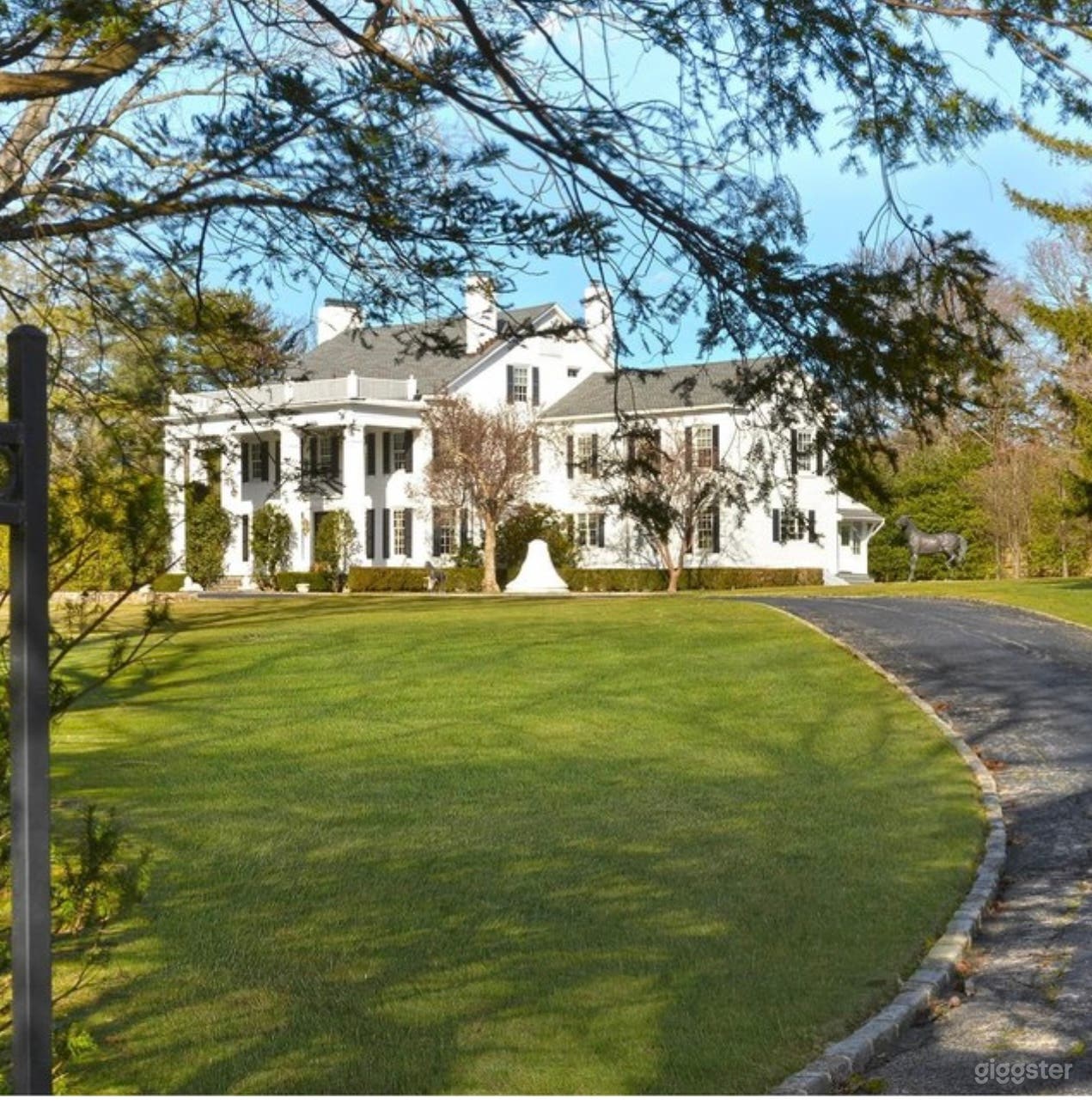 Entrance of the estate.