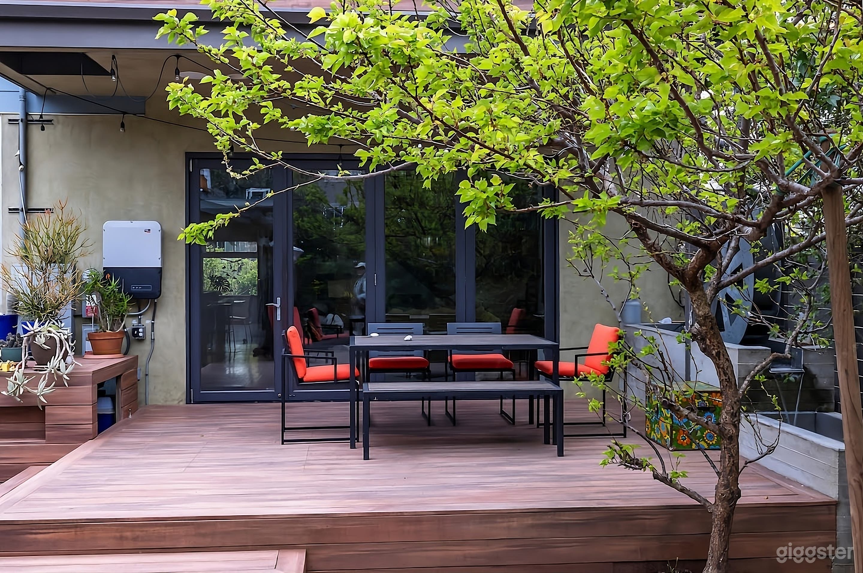 Secluded Modern Backyard Haven Photo 3