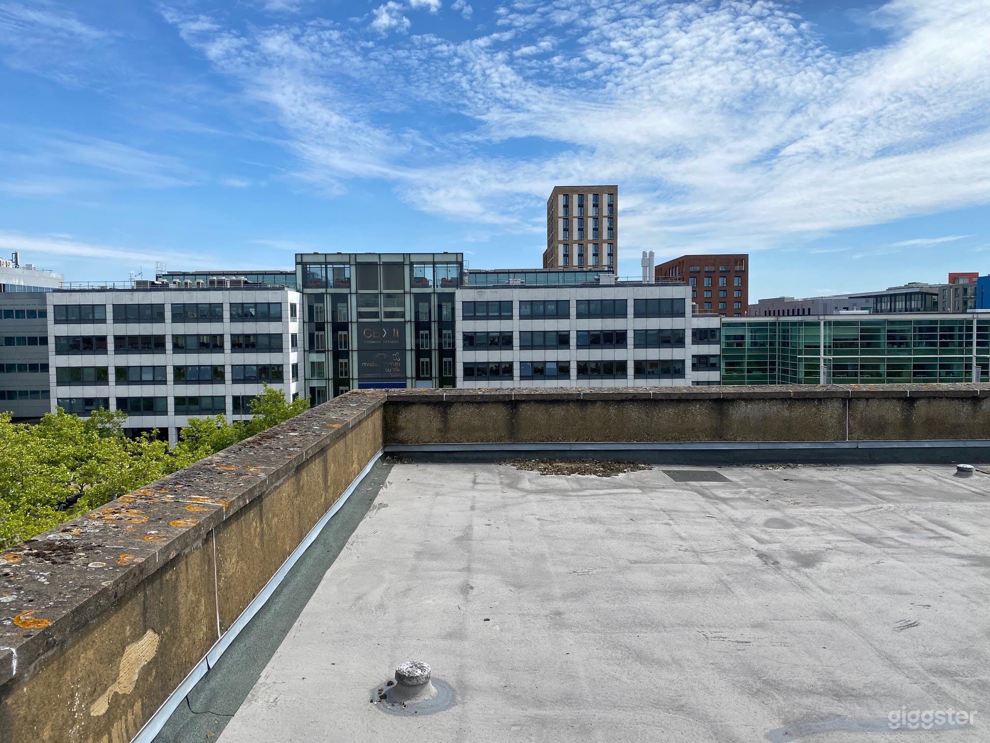Spacious Rooftop for Photoshoots and Film Location Photo 1