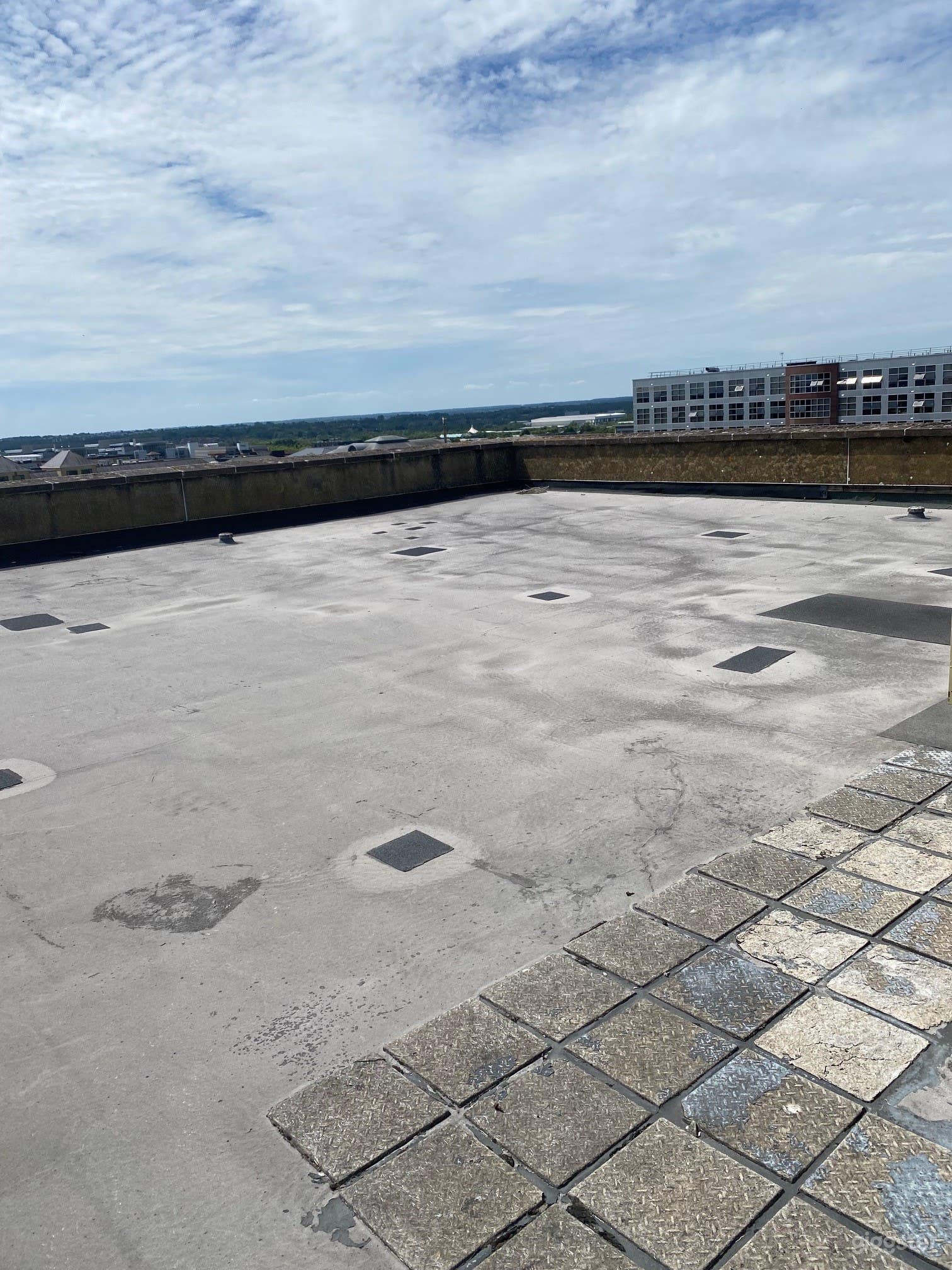 Spacious Rooftop for Photoshoots and Film Location Photo 2