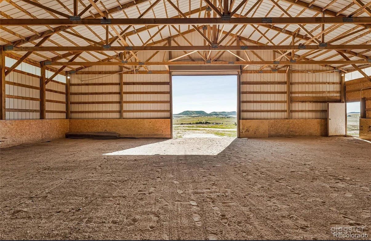 Stunning Horse Ranch - Beautiful Landscapes & Wildlife Photo 3