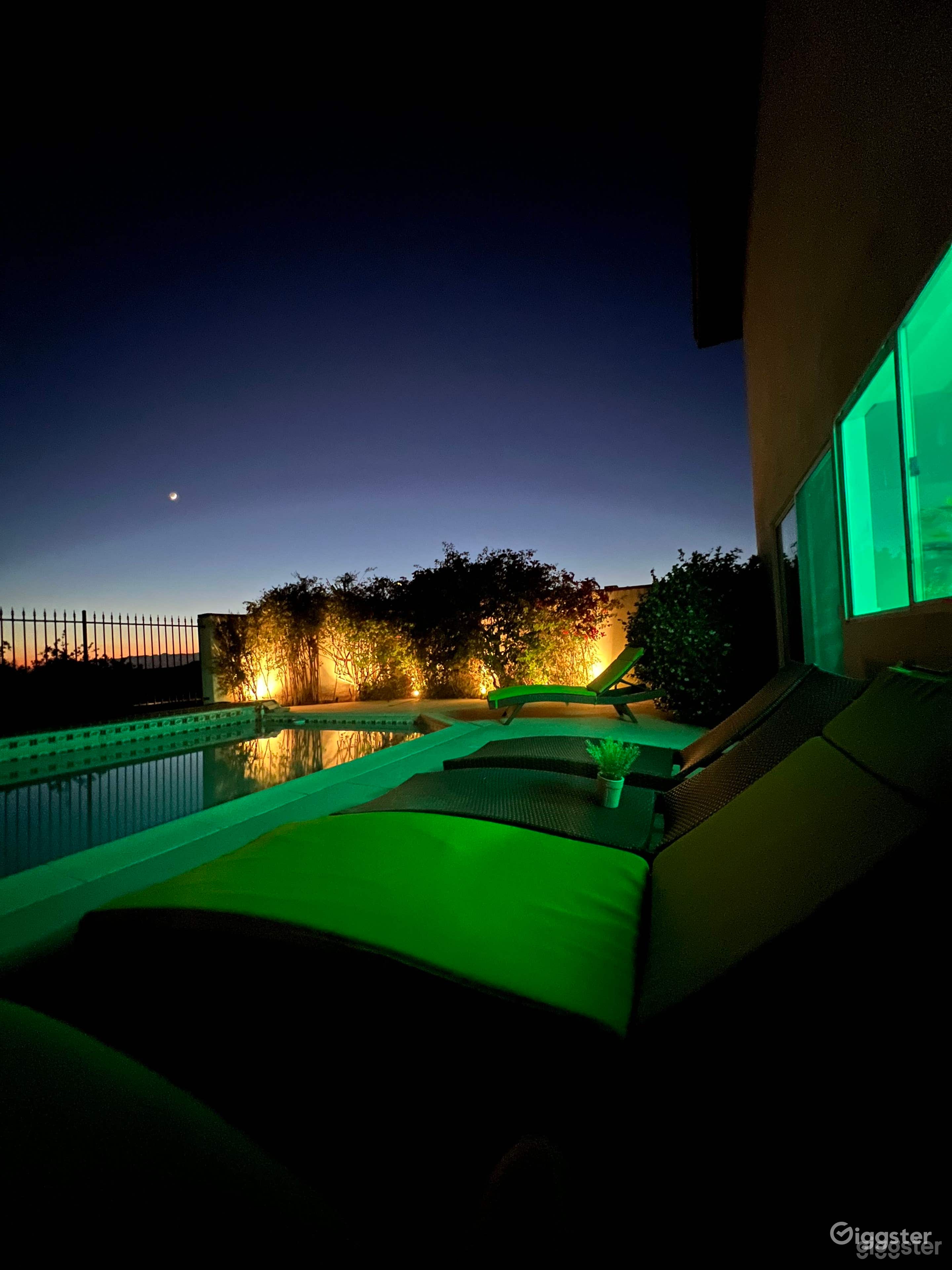 Spacious and Charming Pool with Jacuzzi Photo 2