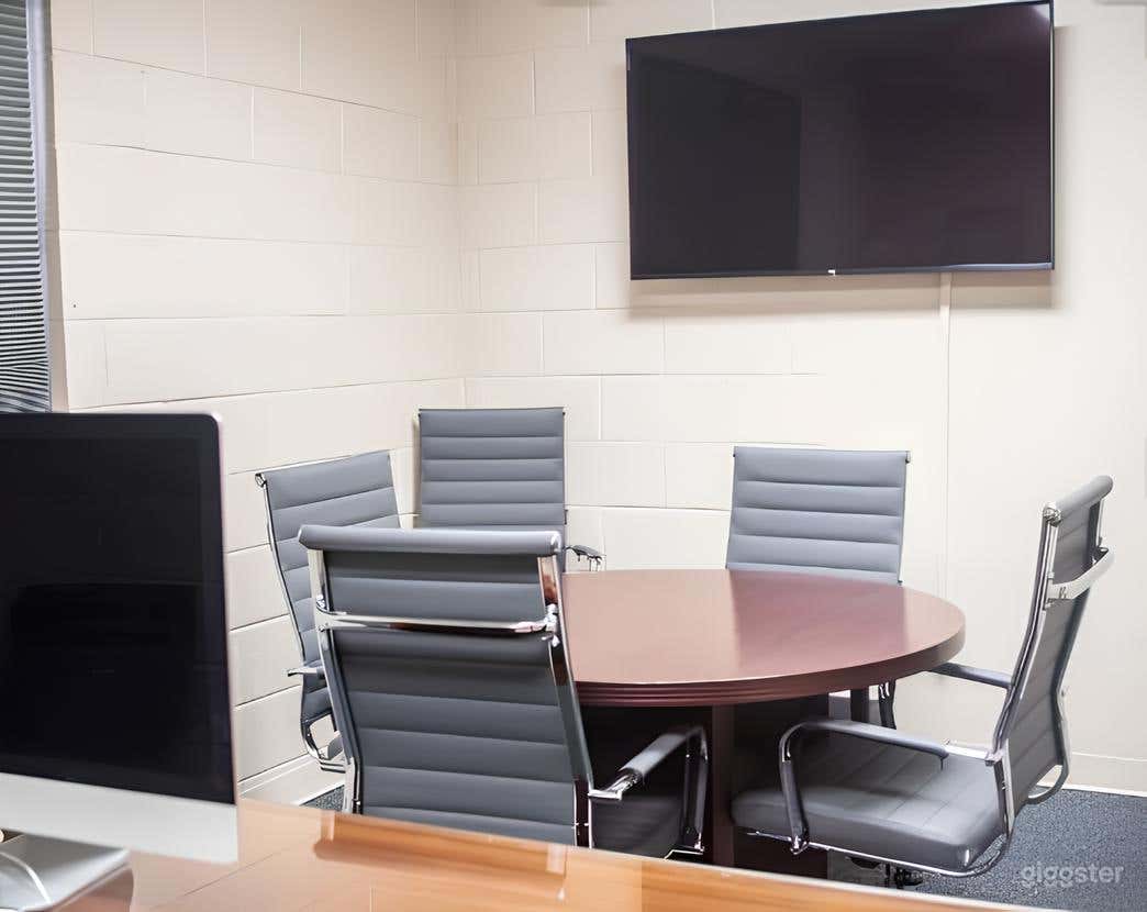 Small Office/Meeting Space Photo 3