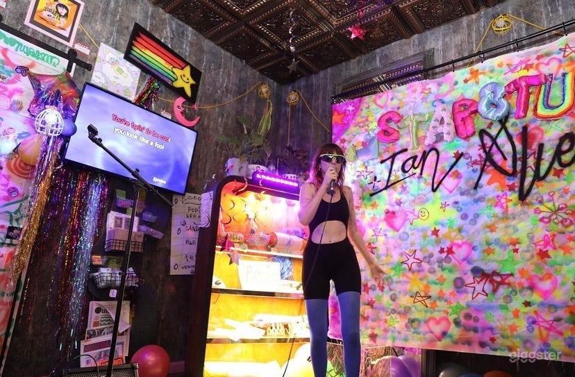 Custom Clothing Store & Studio with green screen, styling wardrobes, backgrounds, props and Parking!!!!! Photo 4