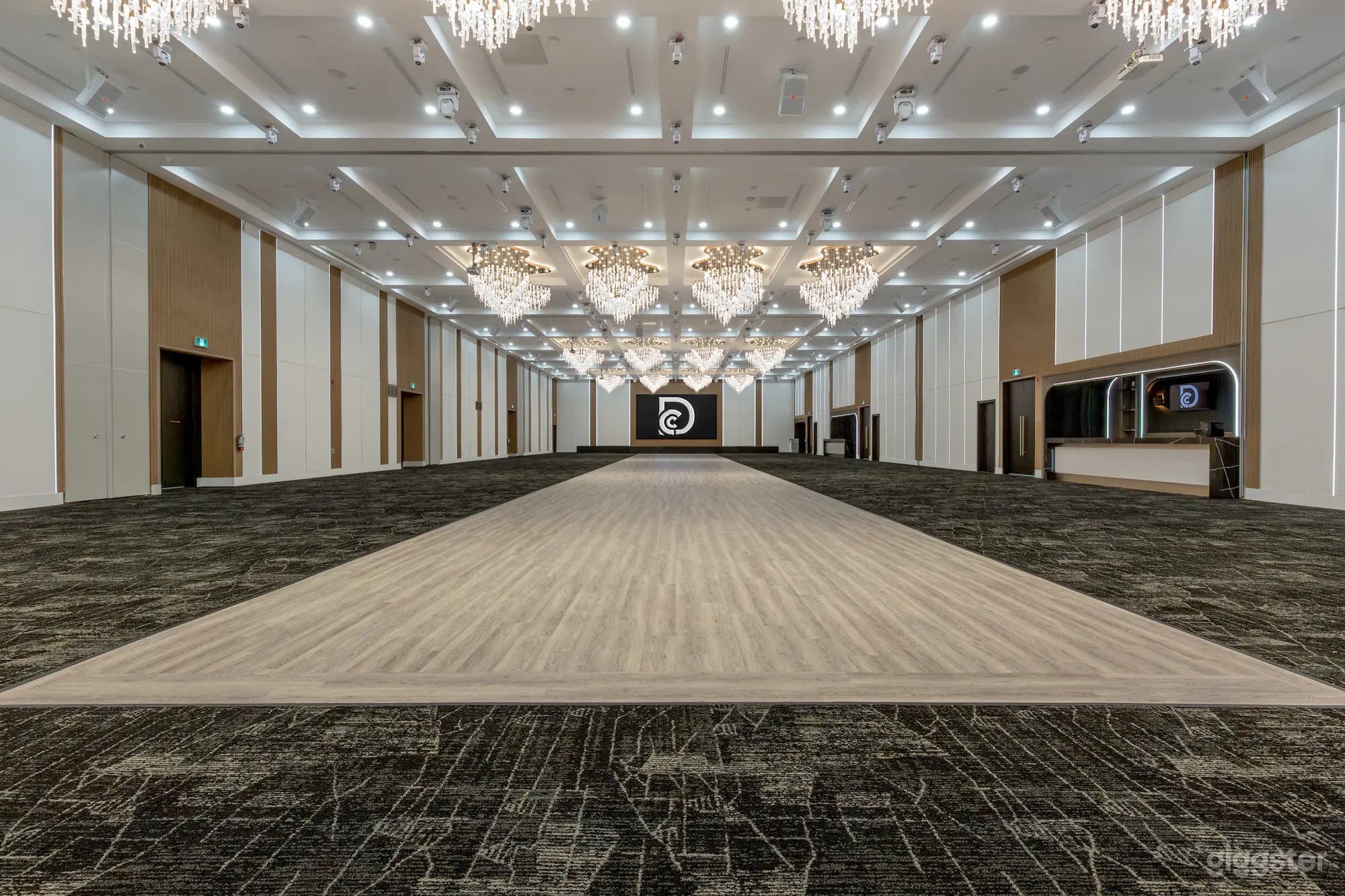 Huge Nova Hall Photo 2