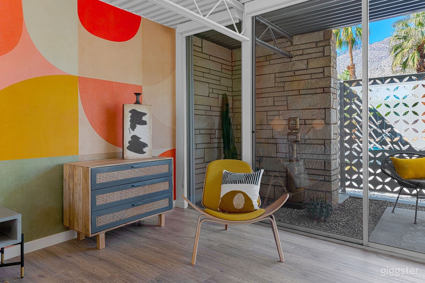 Cozy King Studio Unit Photo 1