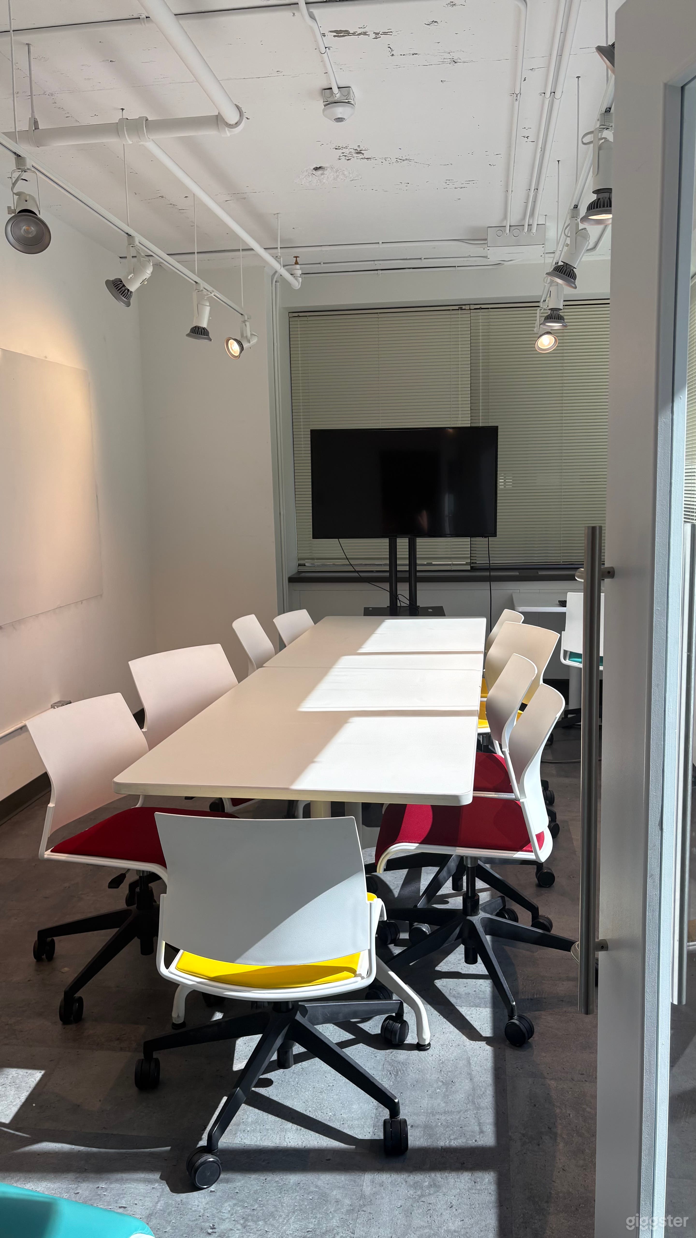 Extraordinary Boardroom Photo 3