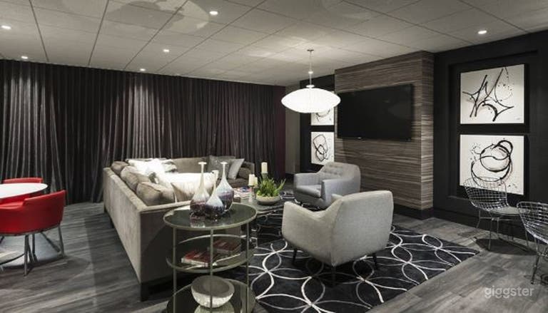  Trendy Lounge in Southwest Waterfront 