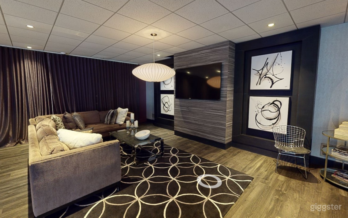 Trendy Lounge in Southwest Waterfront Photo 2