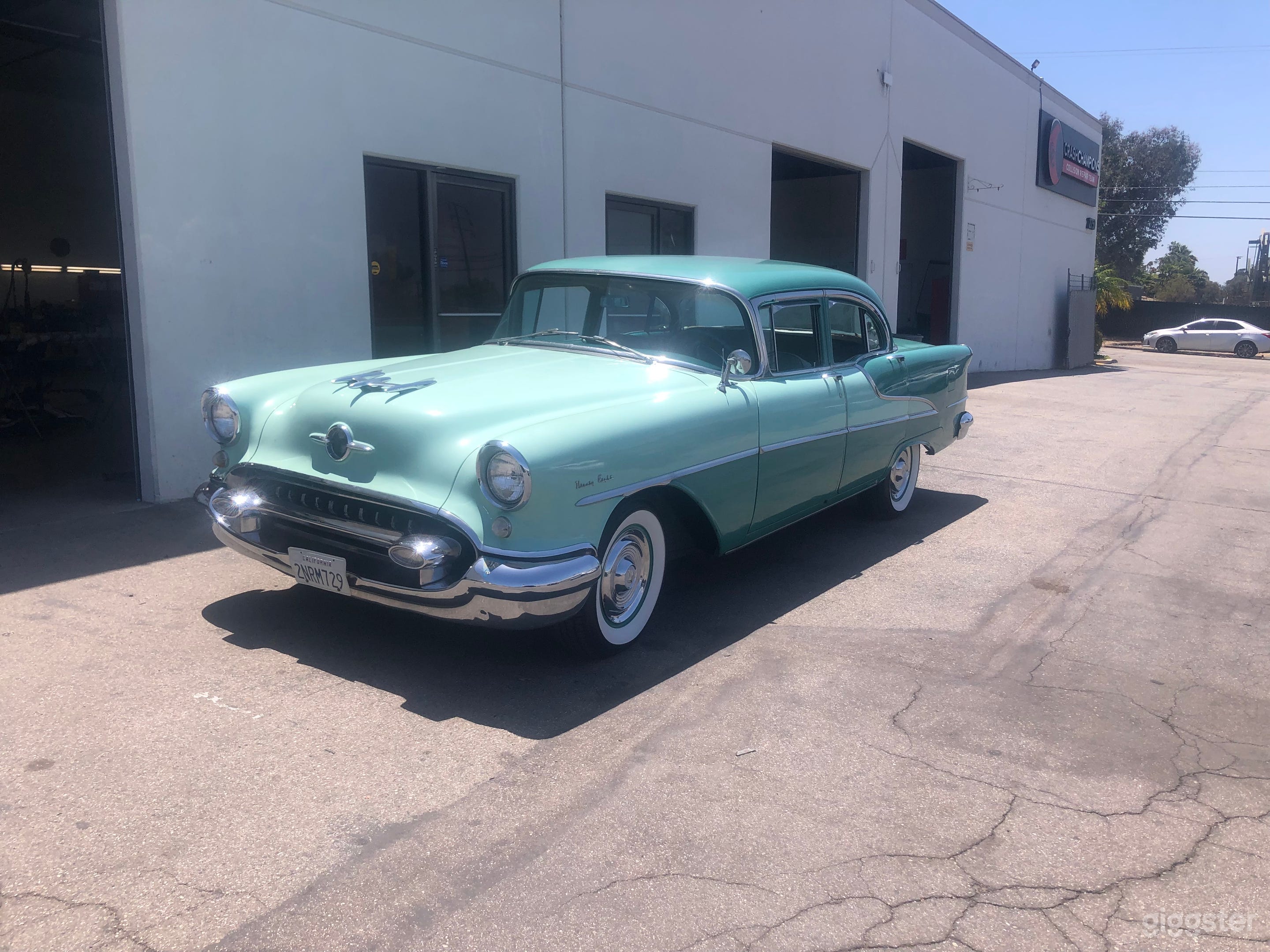 1955 Oldsmobile Classic Car Vintage Photo 2