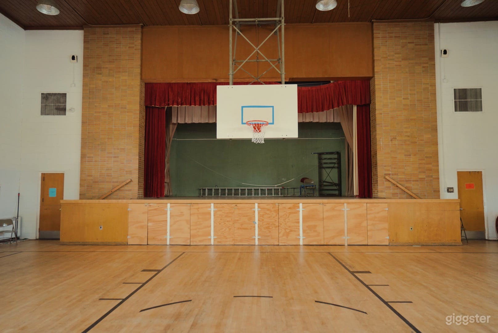 Classic School w/ Vintage Gym &amp; Classrooms Photo 2