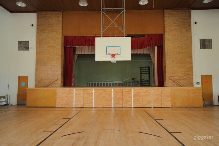  Classic School w/ Vintage Gym & Classrooms 