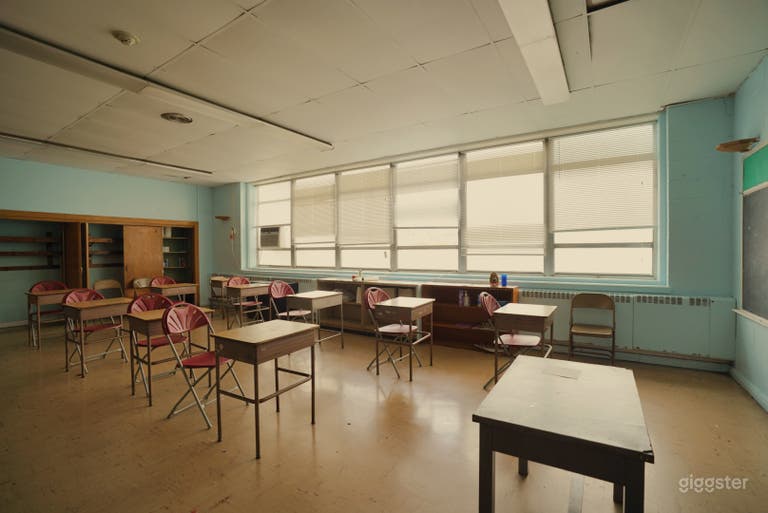  Classic School w/ Vintage Gym & Classrooms 