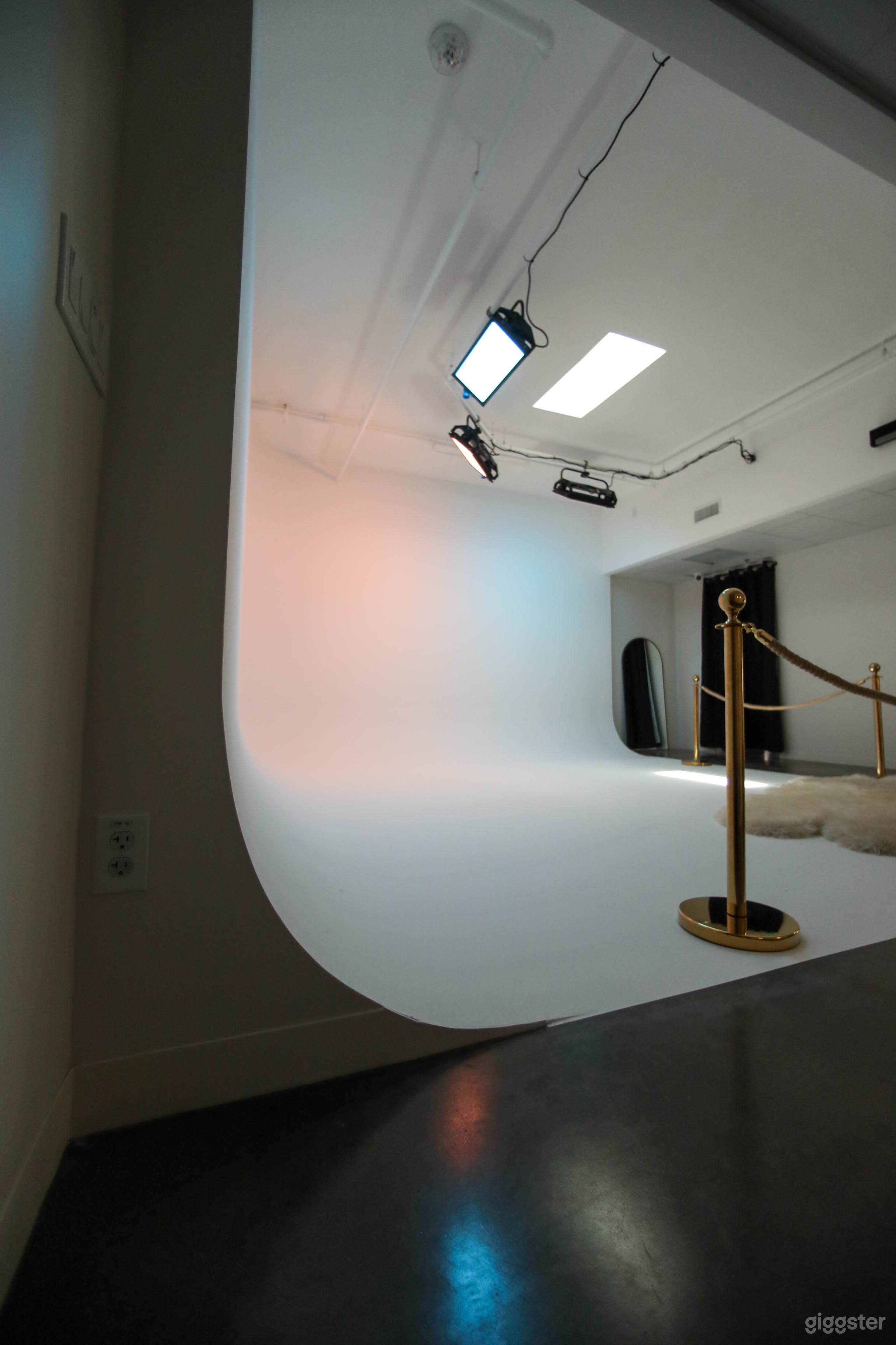 Stylish Studio Spaces for Creatives in Phoenix - BUYOUT Photo 2