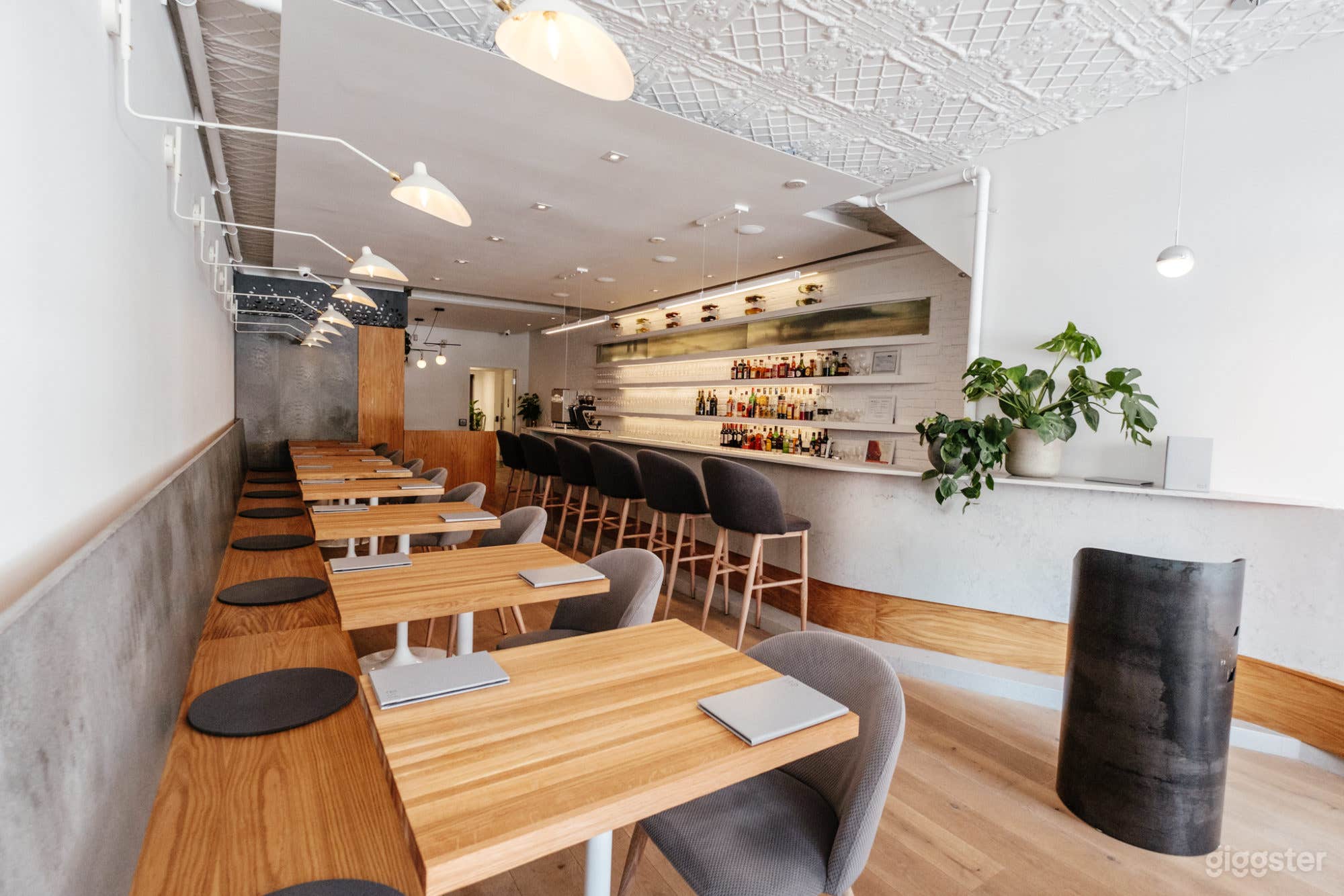 Minimalistic Restaurant in Old Toronto Photo 1