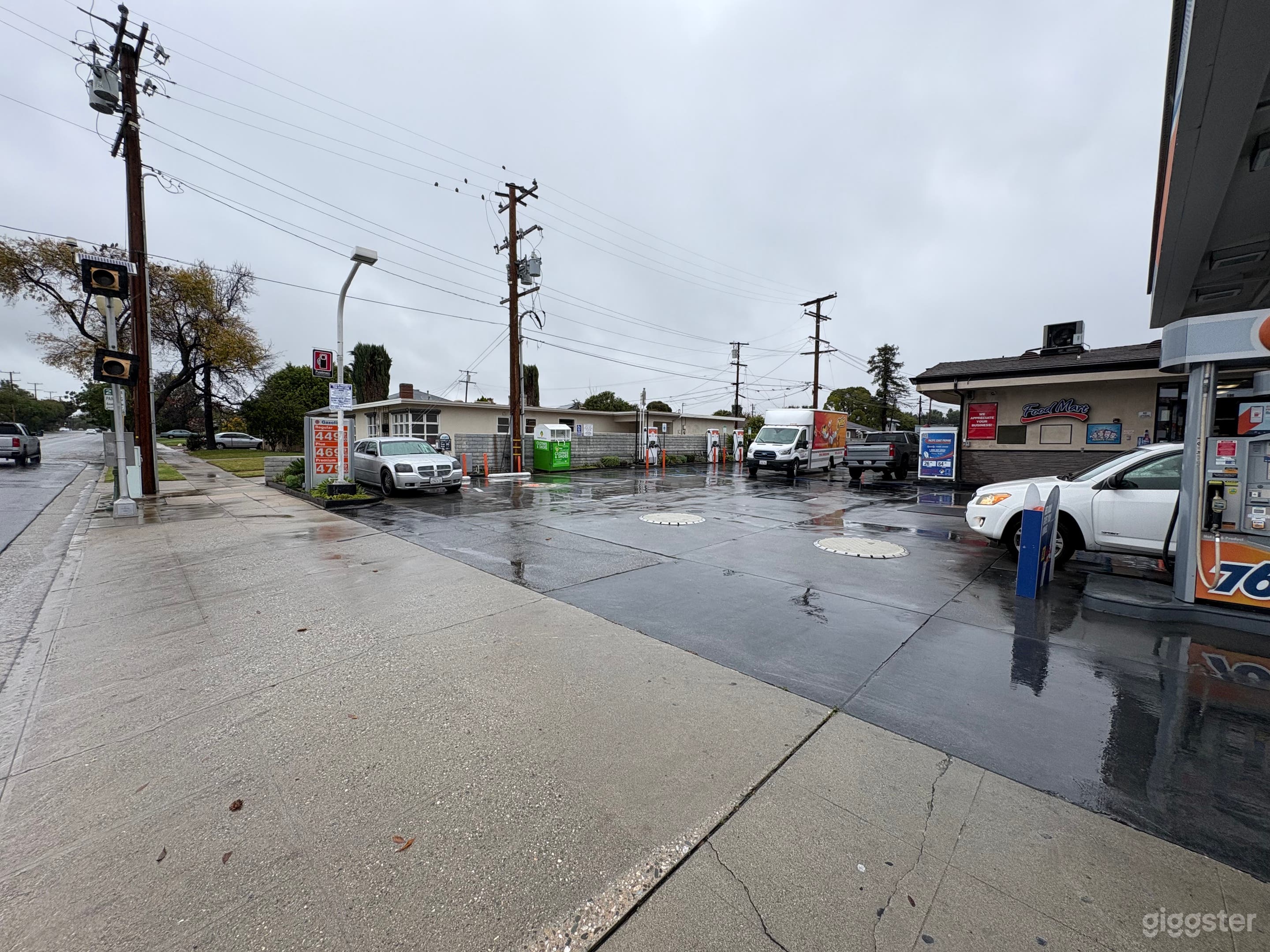 Clean and well-maintained neighborhood Gas Station Photo 4