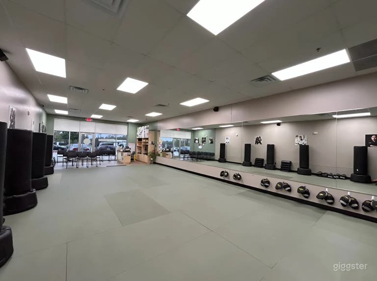  Estudio versátil de yoga, pilates, meditación y kickboxing en ubicación privilegiada de Addison 